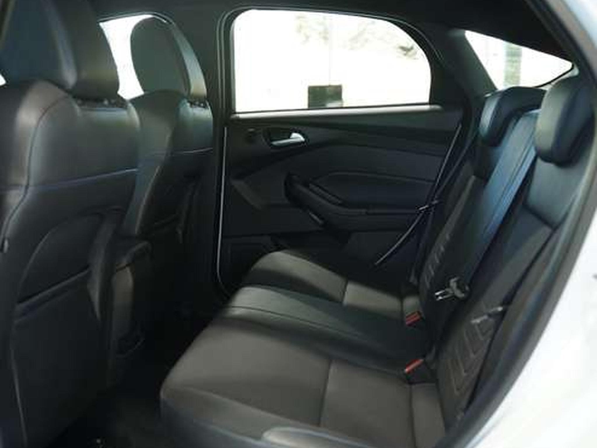 Ford Focus RS *19 Zoll *Recaro*MILLTEK*Navi*Öhlins* (2016) - Photo 23