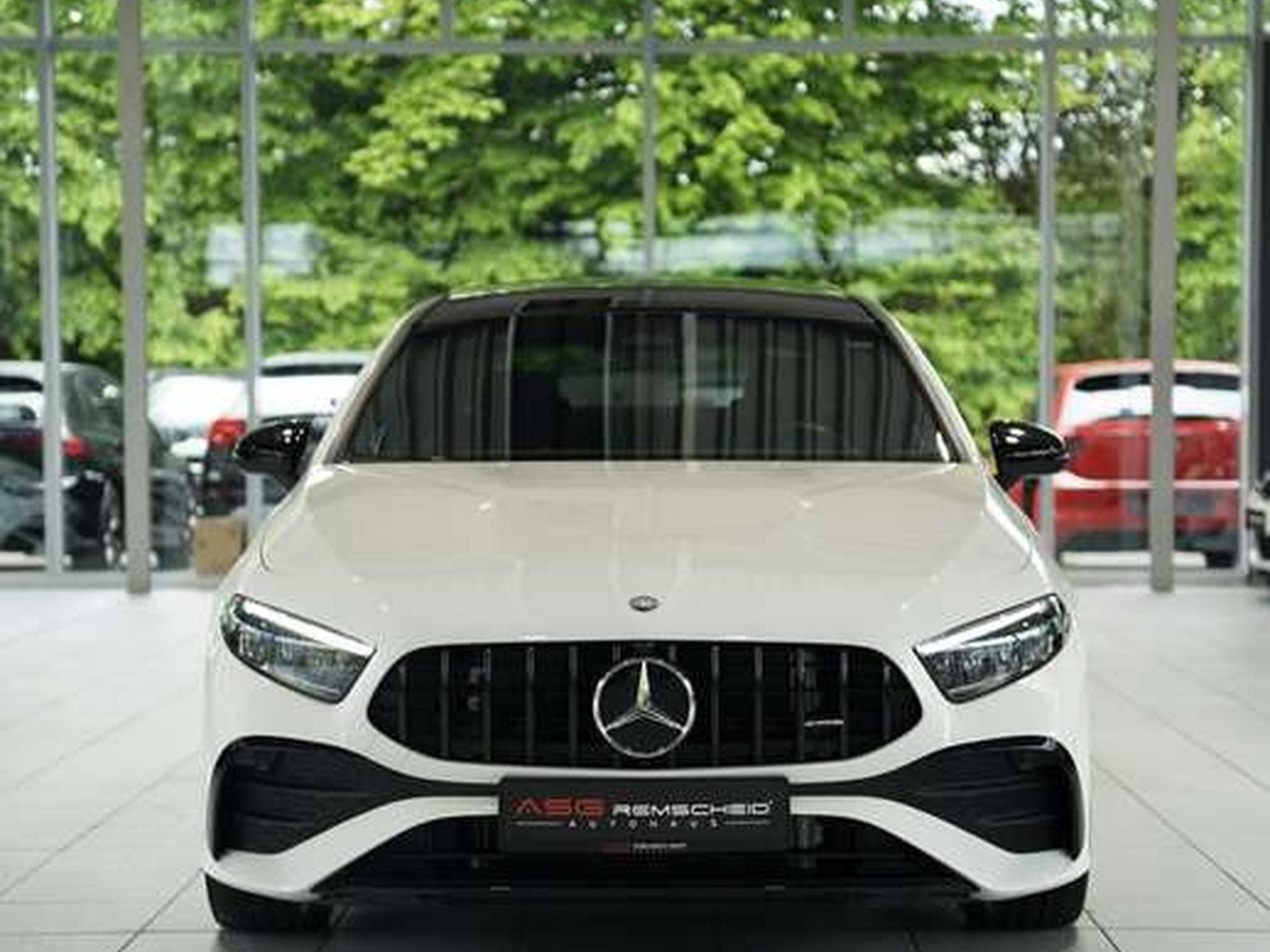 Mercedes A 35 AMG 4M Limousine *1.H *Memory *Pano *Night (2025) - Photo 3