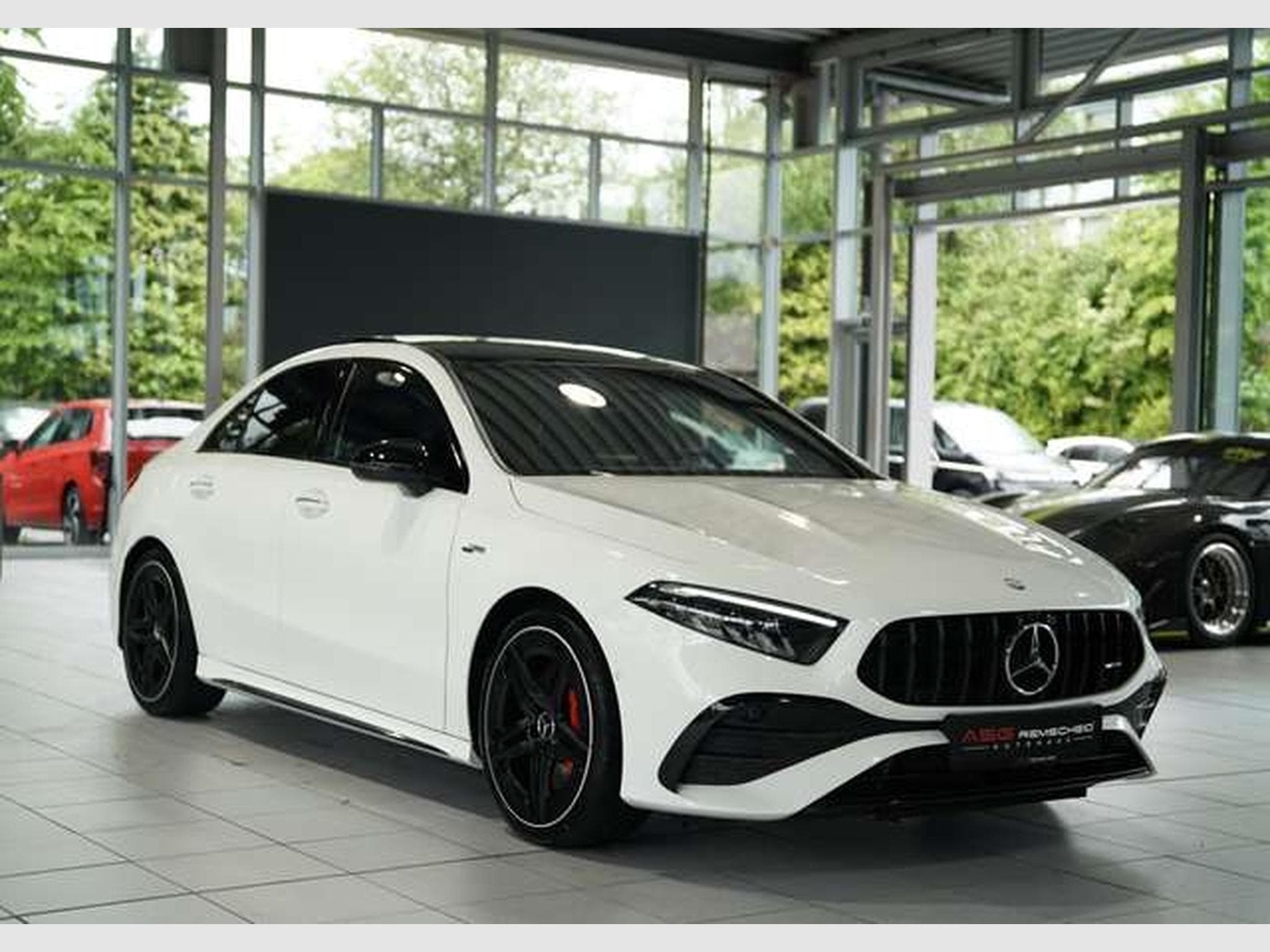 Mercedes A 35 AMG 4M Limousine *1.H *Memory *Pano *Night (2025) - Photo 5