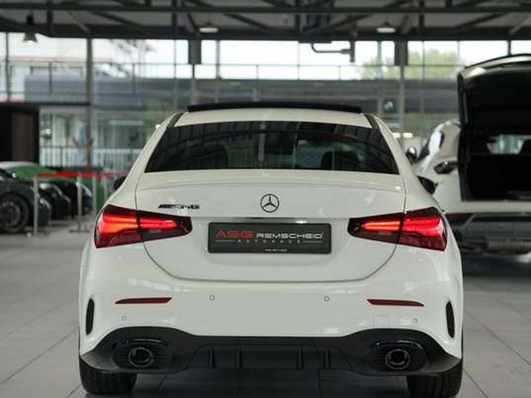 Mercedes A 35 AMG 4M Limousine *1.H *Memory *Pano *Night (2025) - Photo 9
