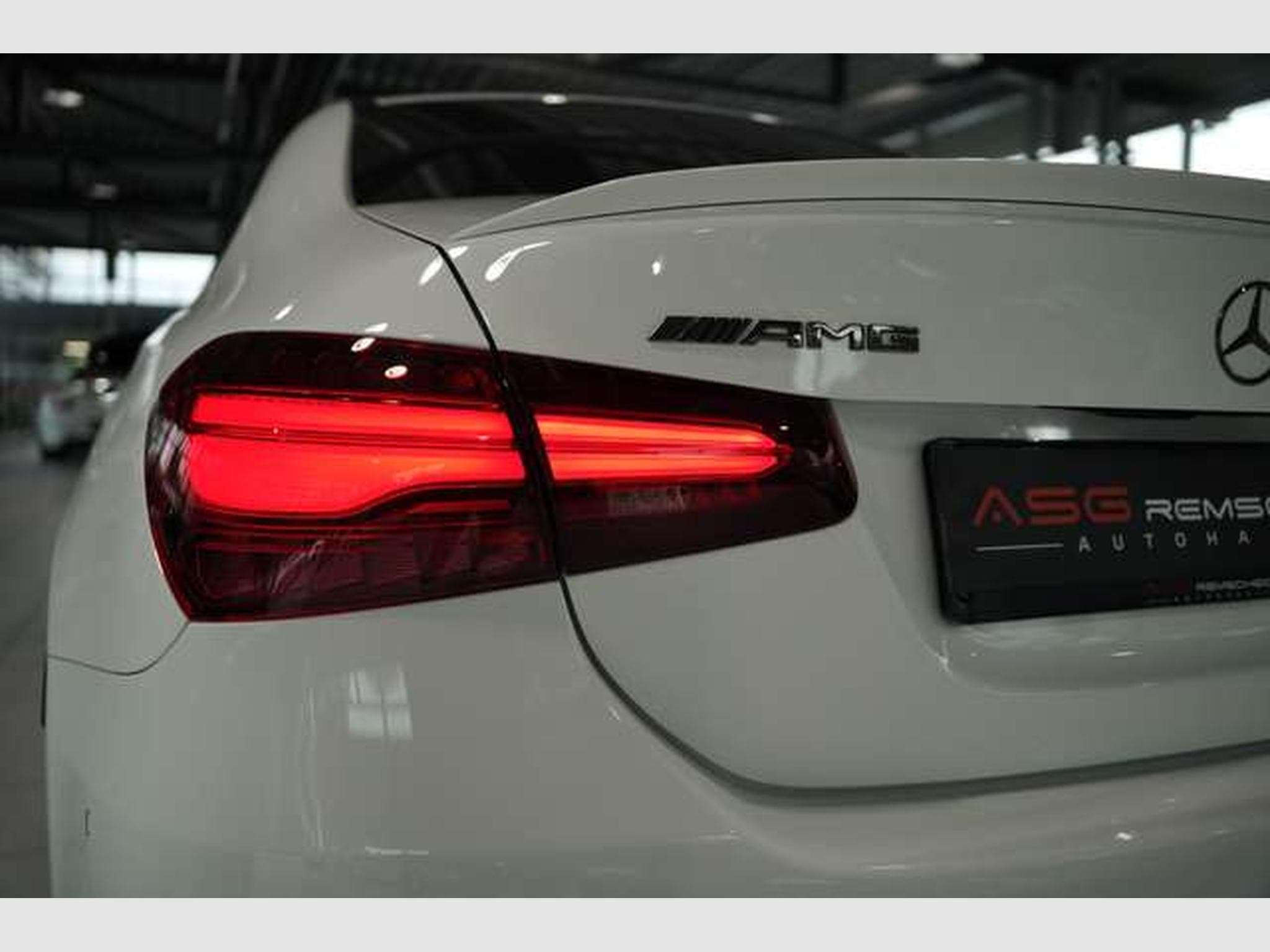 Mercedes A 35 AMG 4M Limousine *1.H *Memory *Pano *Night (2025) - Photo 12