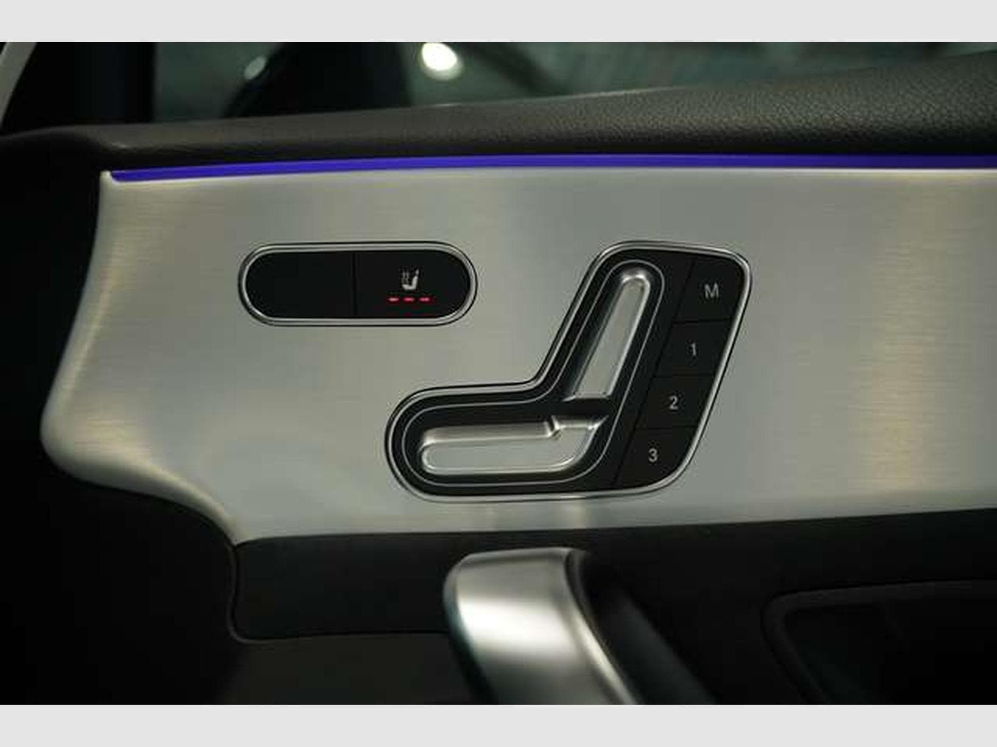 Mercedes A 35 AMG 4M Limousine *1.H *Memory *Pano *Night (2025) - Photo 18