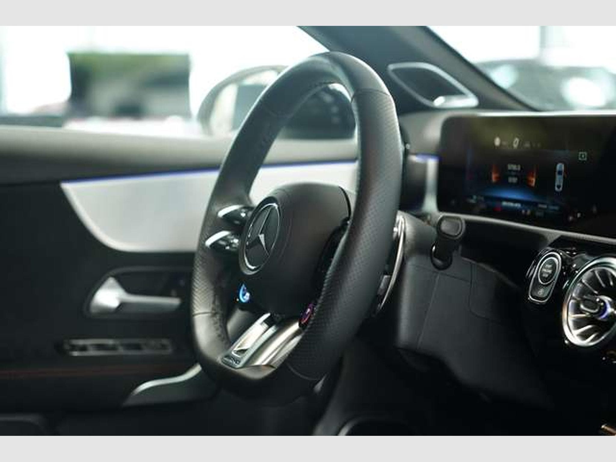 Mercedes A 35 AMG 4M Limousine *1.H *Memory *Pano *Night (2025) - Photo 21