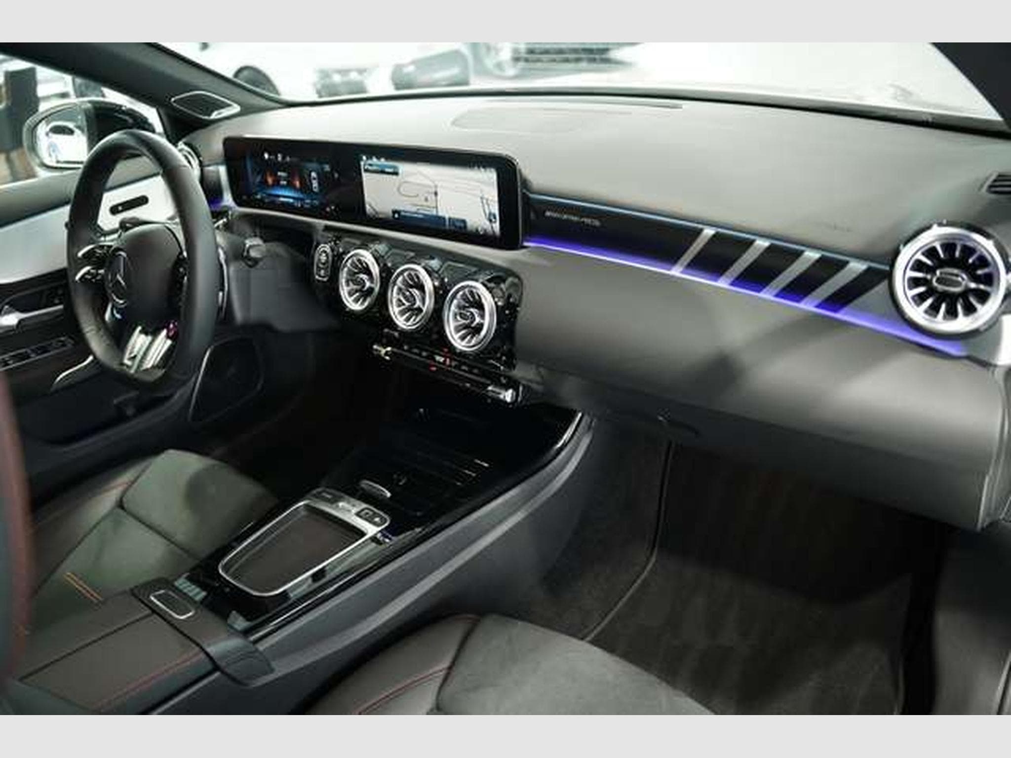 Mercedes A 35 AMG 4M Limousine *1.H *Memory *Pano *Night (2025) - Photo 20