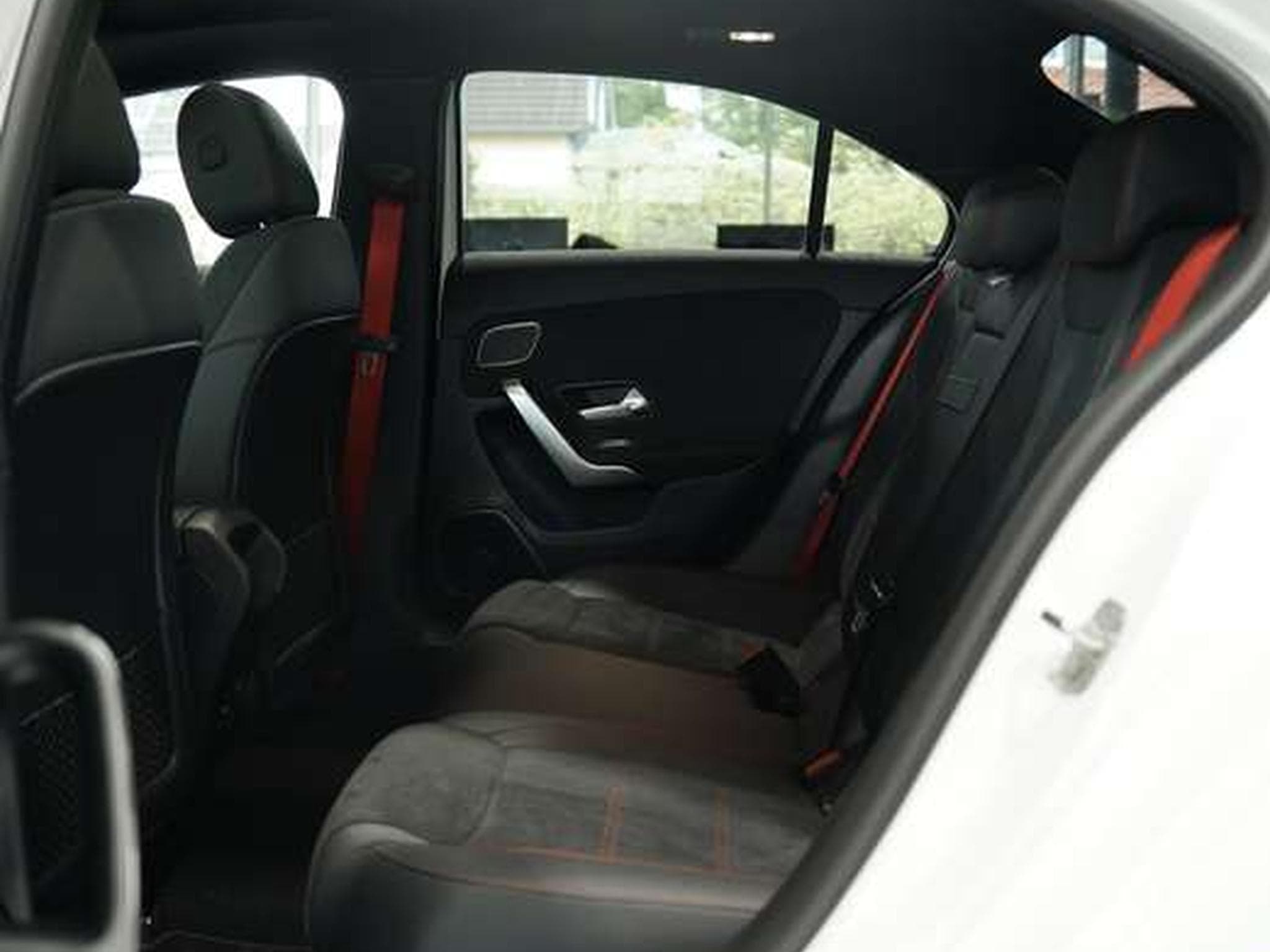 Mercedes A 35 AMG 4M Limousine *1.H *Memory *Pano *Night (2025) - Photo 23