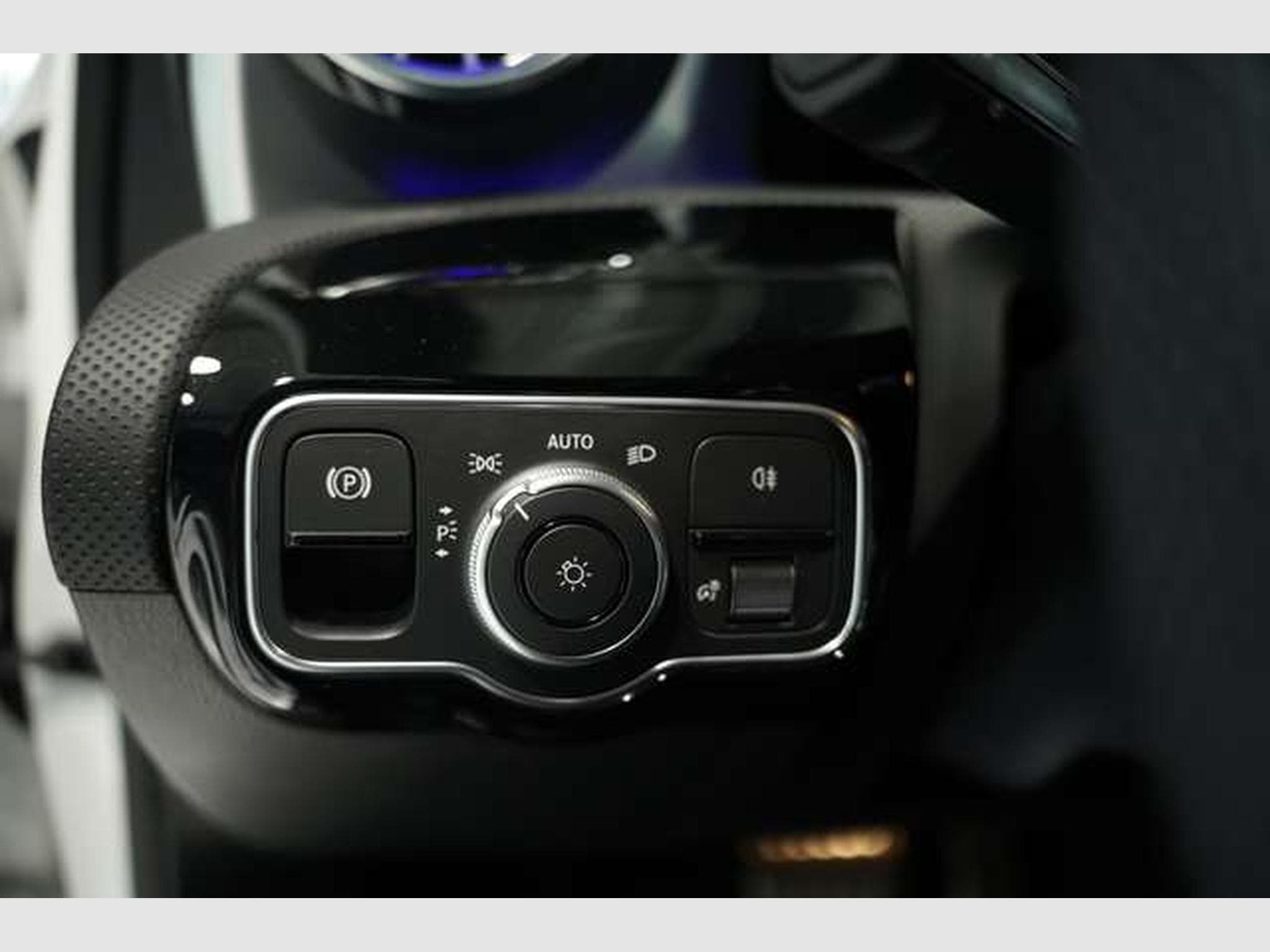 Mercedes A 35 AMG 4M Limousine *1.H *Memory *Pano *Night (2025) - Photo 28