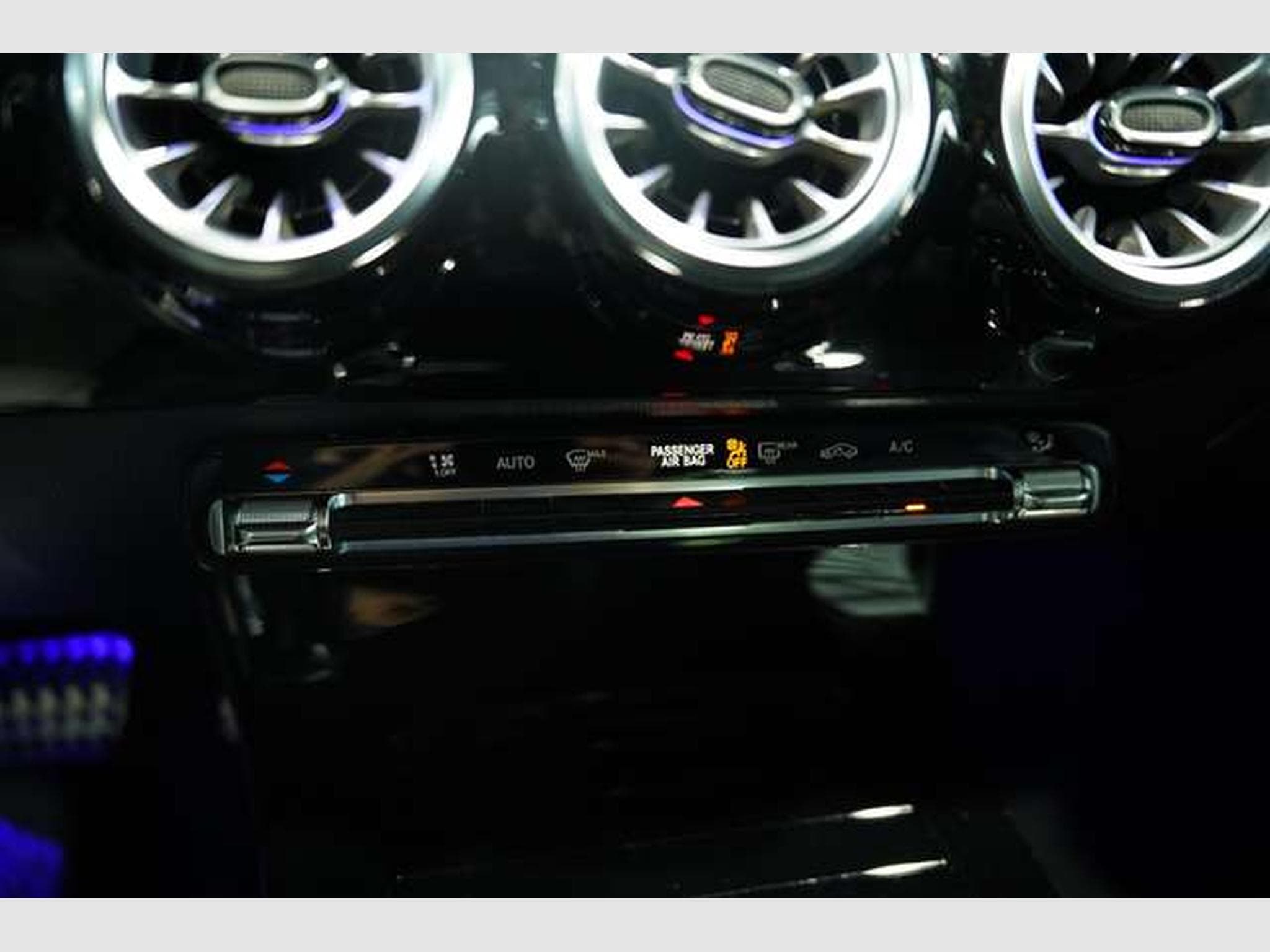 Mercedes A 35 AMG 4M Limousine *1.H *Memory *Pano *Night (2025) - Photo 32