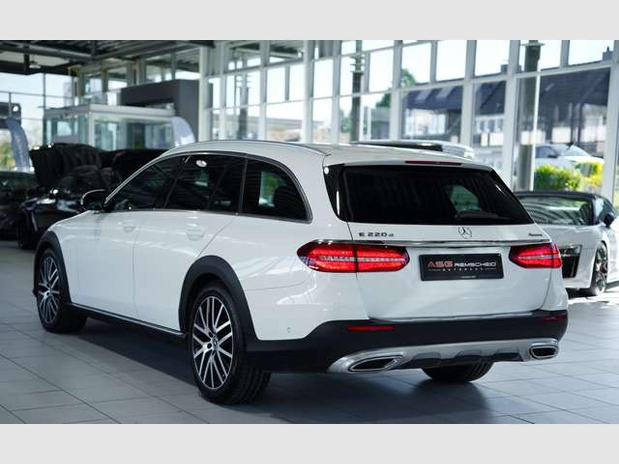 Mercedes E 220 d 4Matic All-Terrain *Widescreen *LED * (2019) - Photo 12