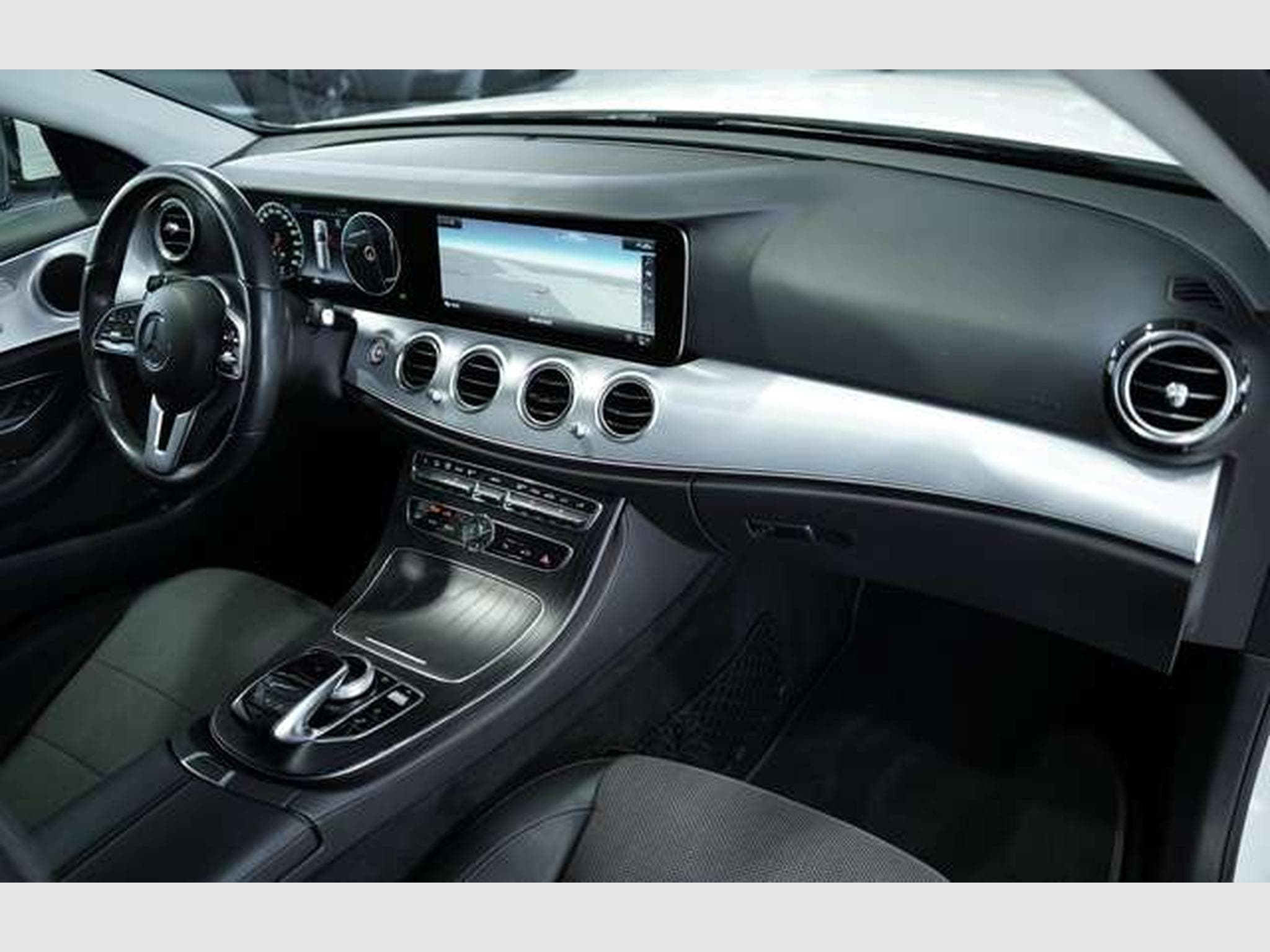 Mercedes E 220 d 4Matic All-Terrain *Widescreen *LED * (2019) - Photo 19