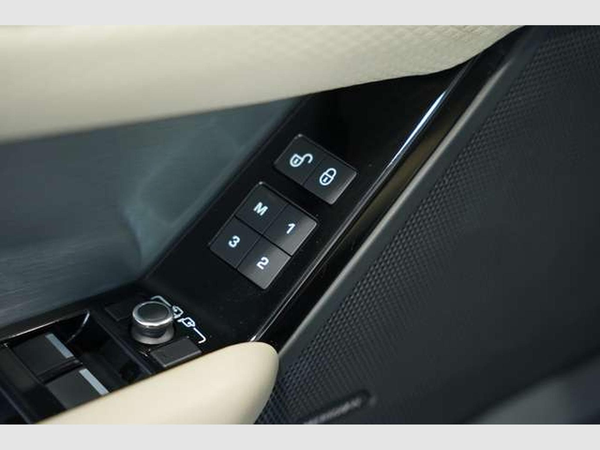 Land-Rover Range Rover Velar R-Dynamic S P380 *22 *Luft* (2017) - Photo 28