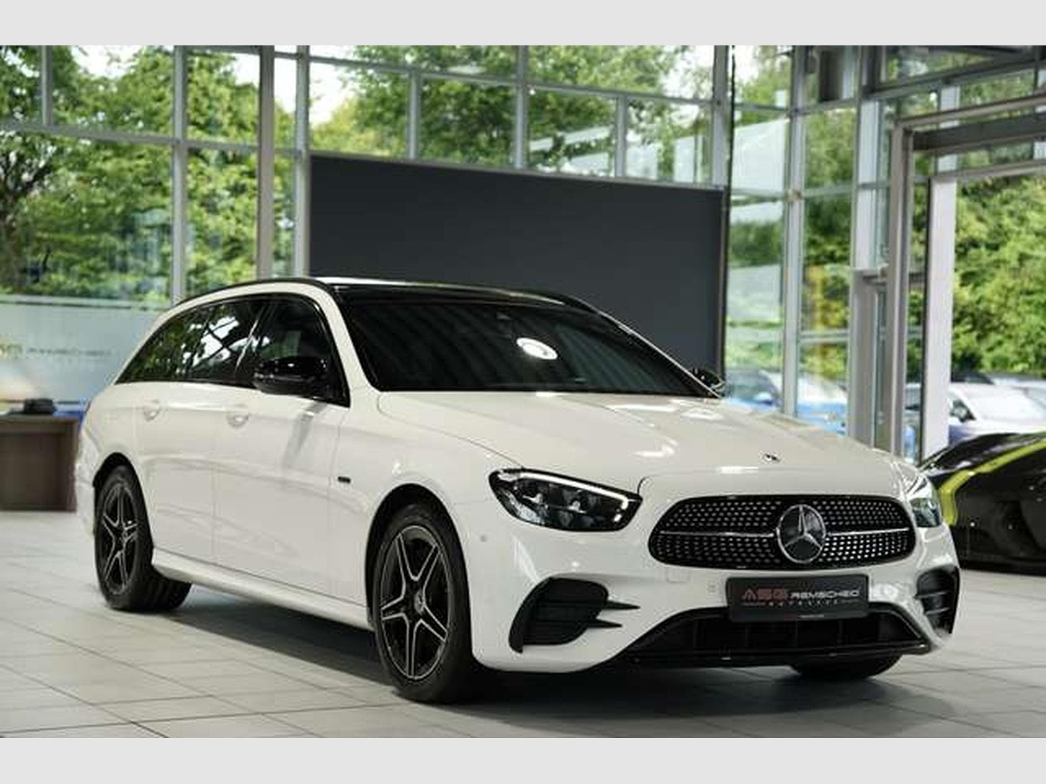 Mercedes E 300 e T AMG Line *Pano *BURM *Night (2021) - Photo 5