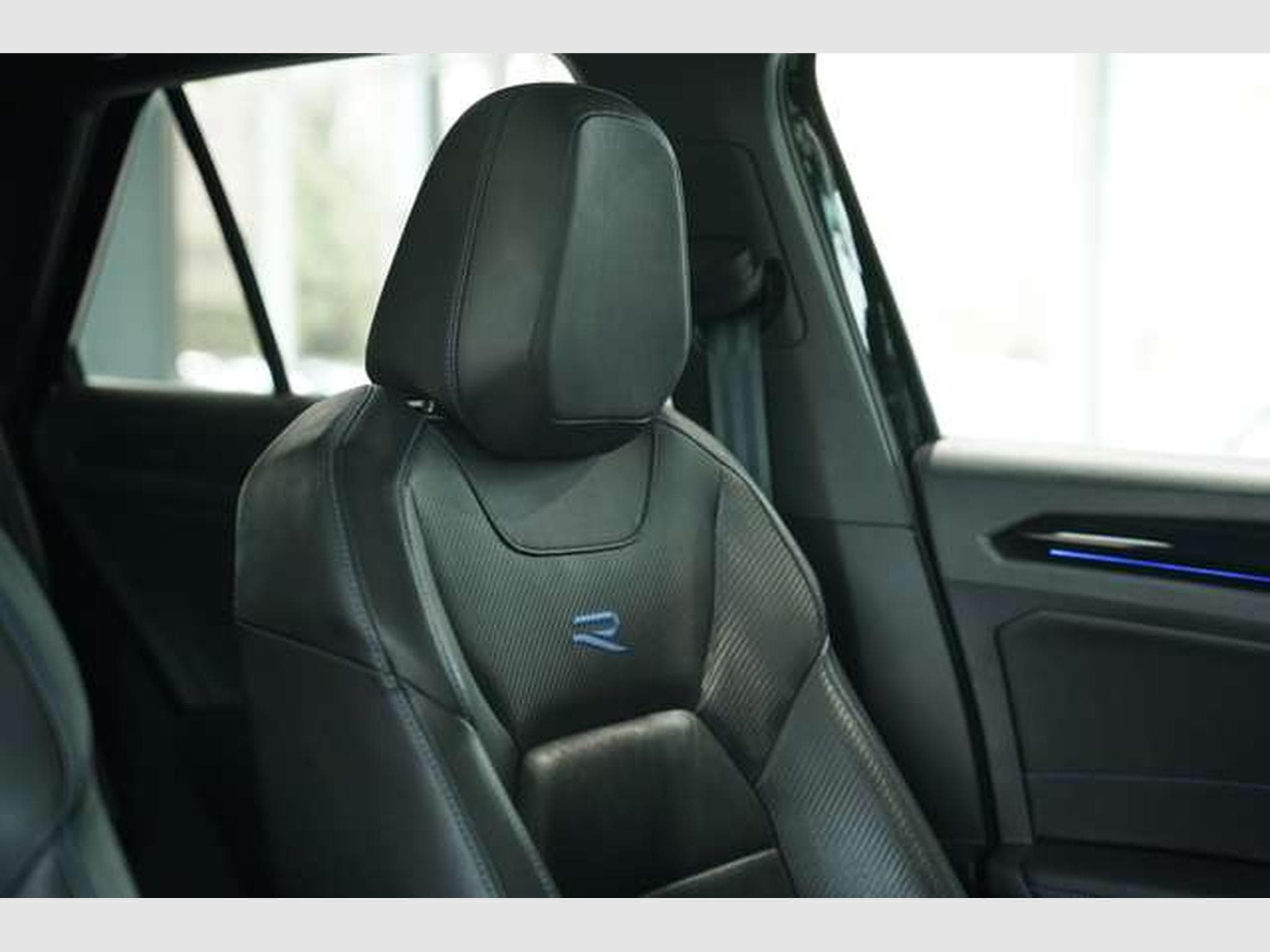 VW T-Roc R 4M *2.H *19 *Pano *AKRA *beats *ACC (2023) - Photo 21