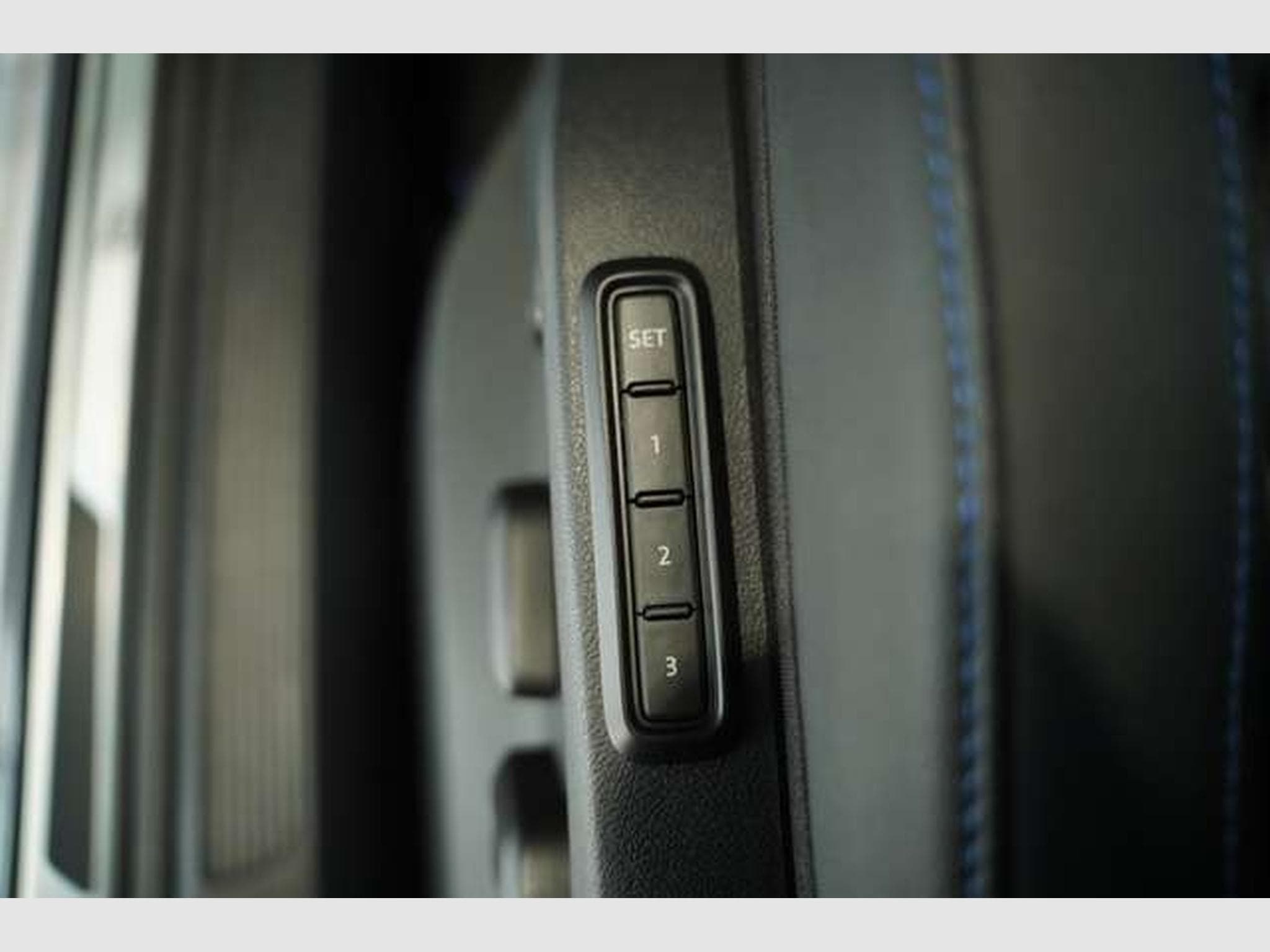 VW T-Roc R 4M *2.H *19 *Pano *AKRA *beats *ACC (2023) - Photo 29