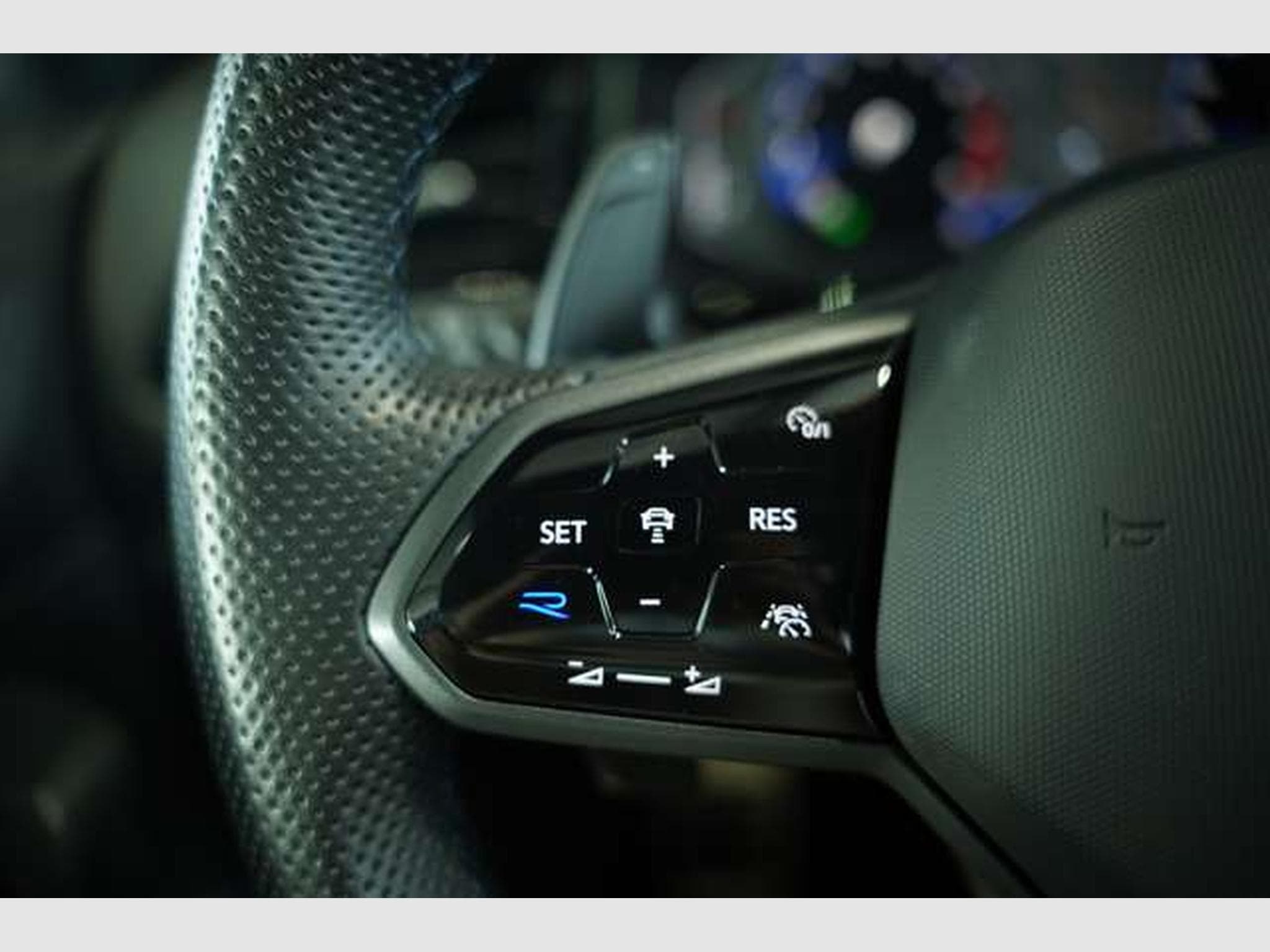 VW T-Roc R 4M *2.H *19 *Pano *AKRA *beats *ACC (2023) - Photo 42