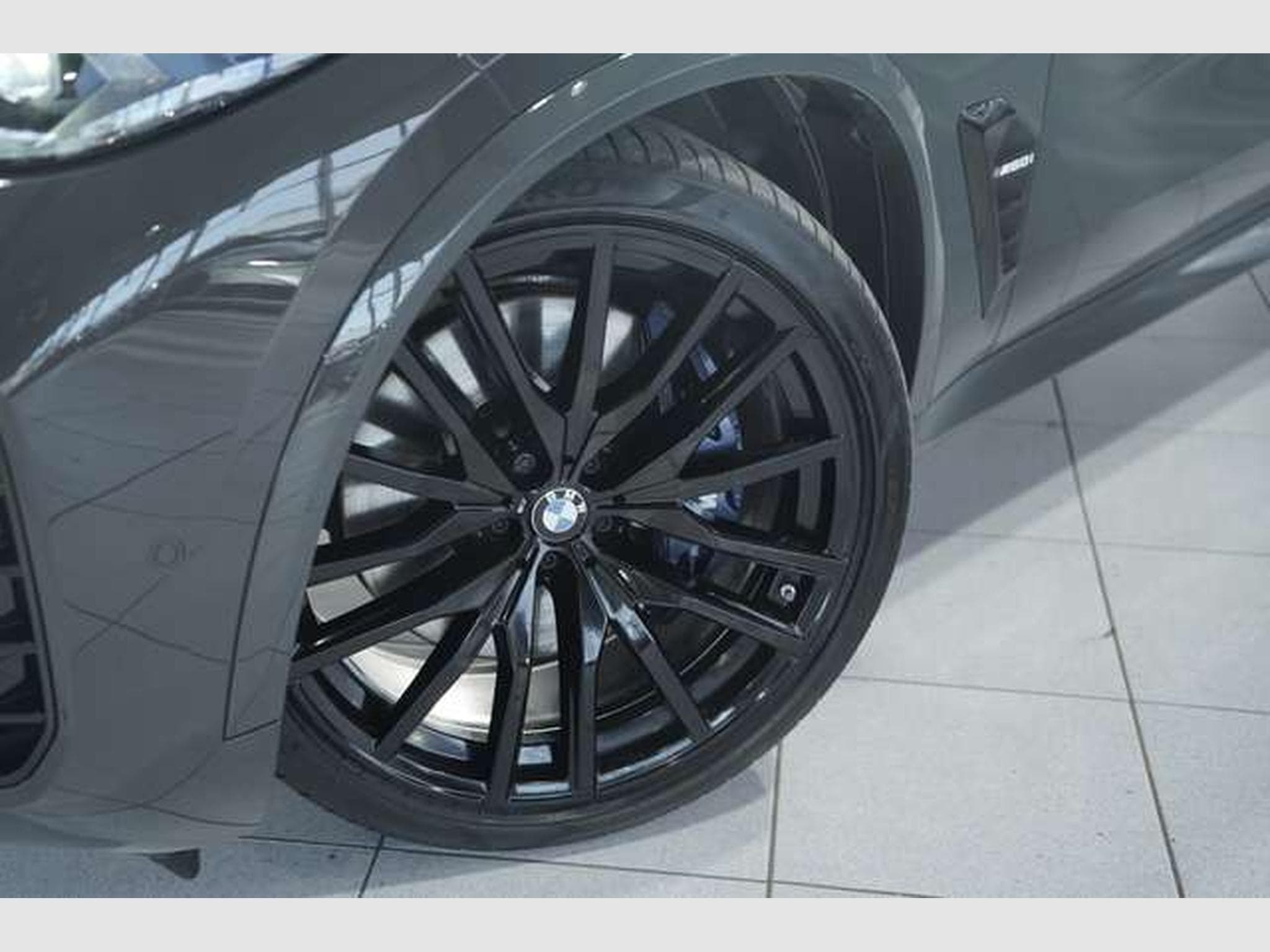 BMW X5M i xD *1.H *22 *ACC*Sky Lounge*H-UP*AHK (2024) - Photo 3