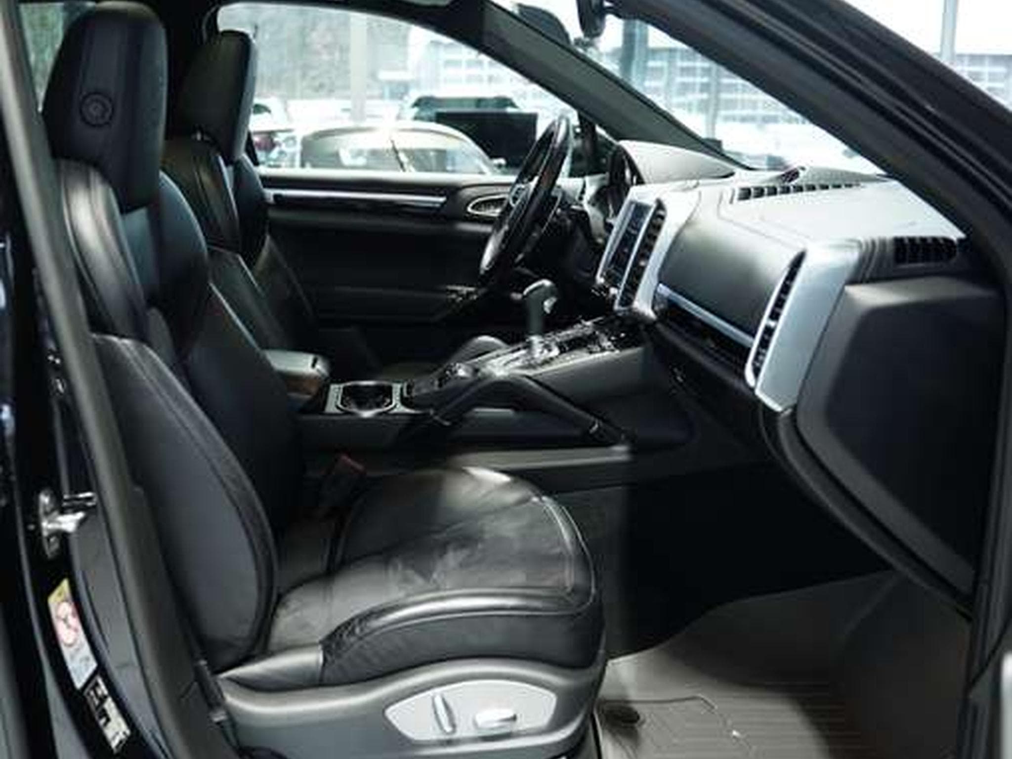 Porsche Cayenne Diesel Platinum Edition *21 *Luft *Pano (2017) - Photo 17