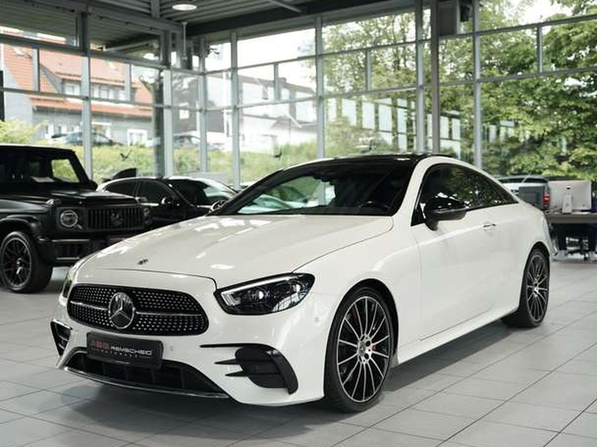 Mercedes E 300 Coupé AMG Line *20 *Pano*Night*KeyGo (2020) - Photo 5