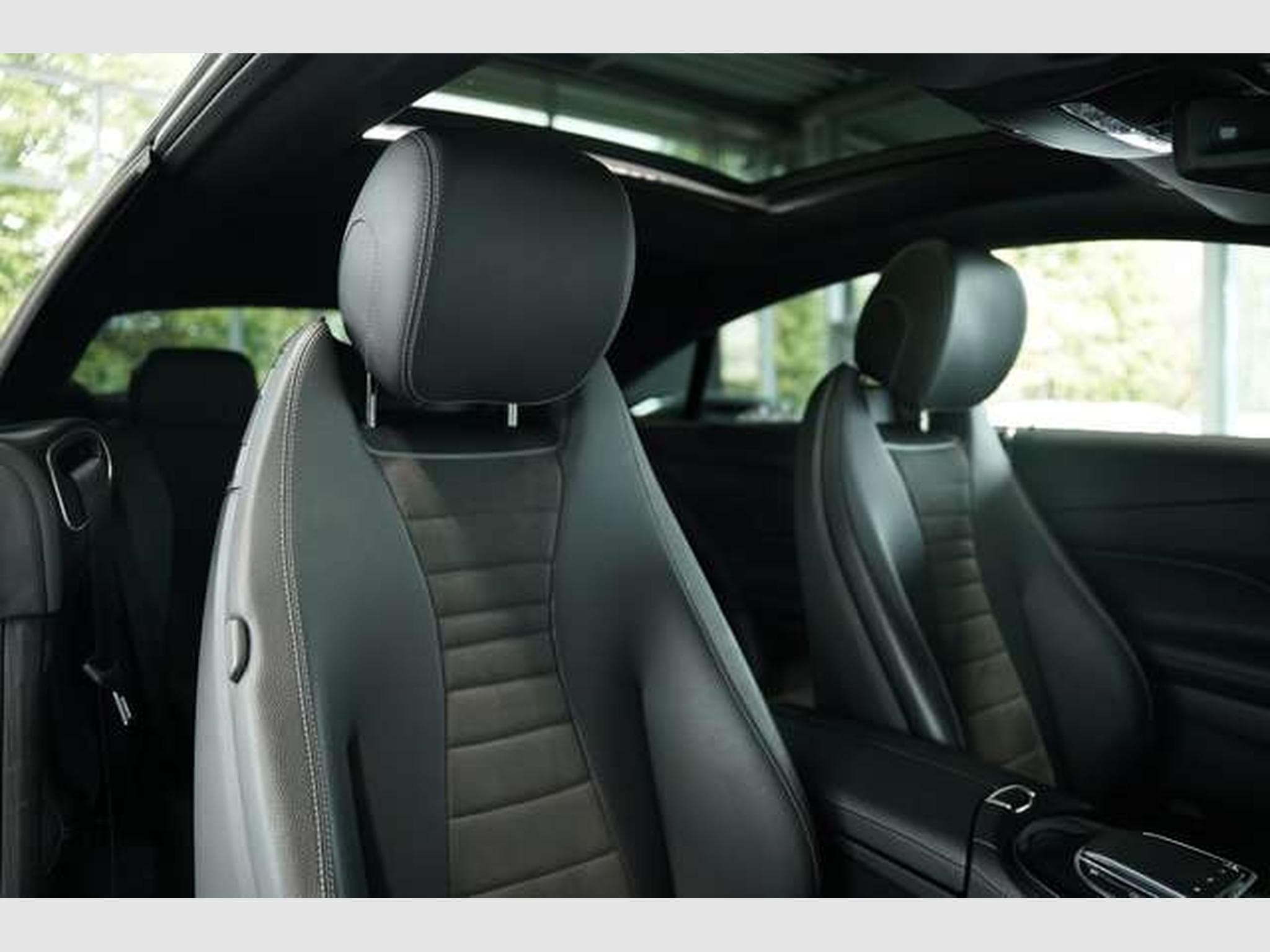 Mercedes E 300 Coupé AMG Line *20 *Pano*Night*KeyGo (2020) - Photo 15