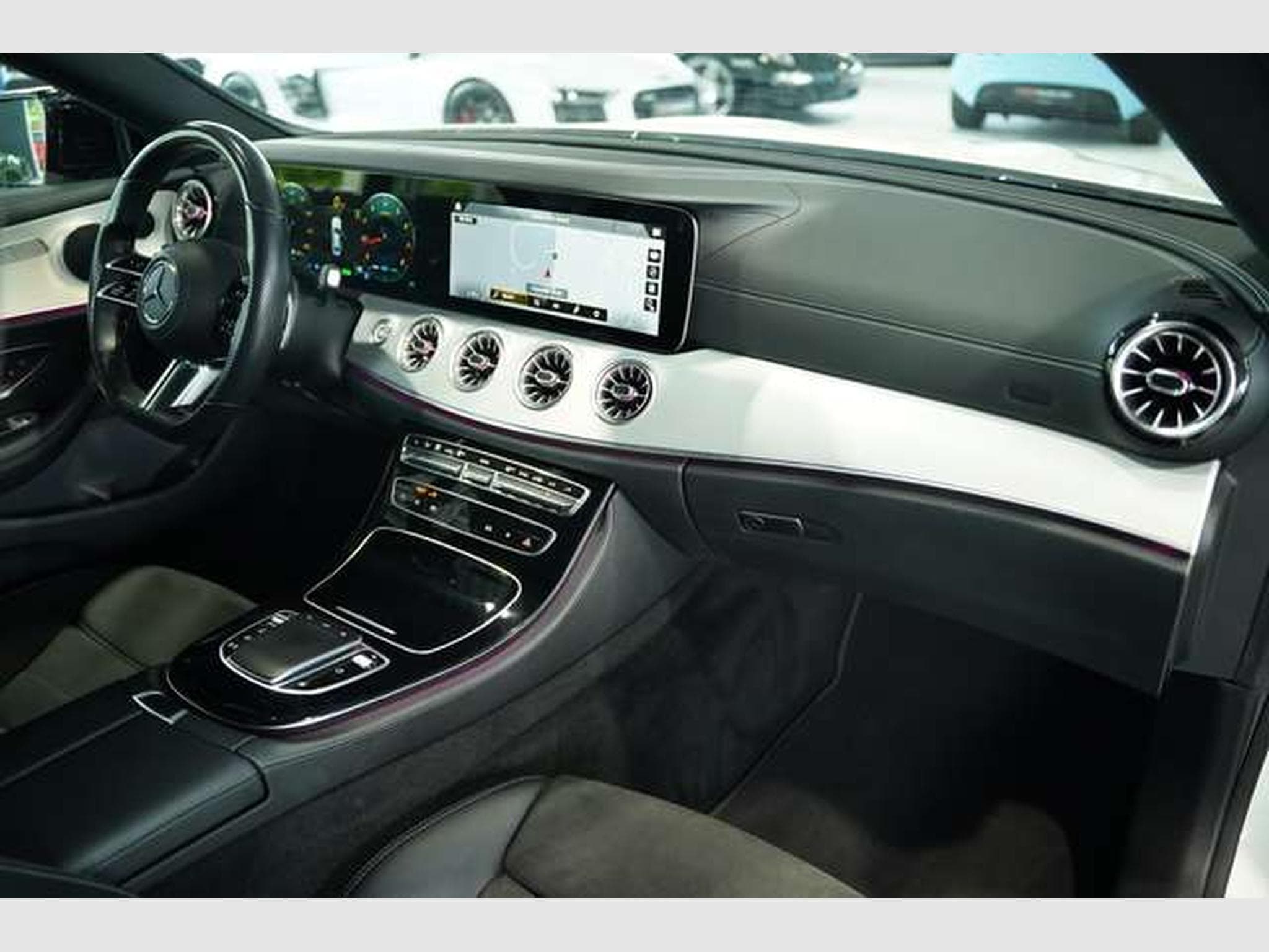 Mercedes E 300 Coupé AMG Line *20 *Pano*Night*KeyGo (2020) - Photo 16