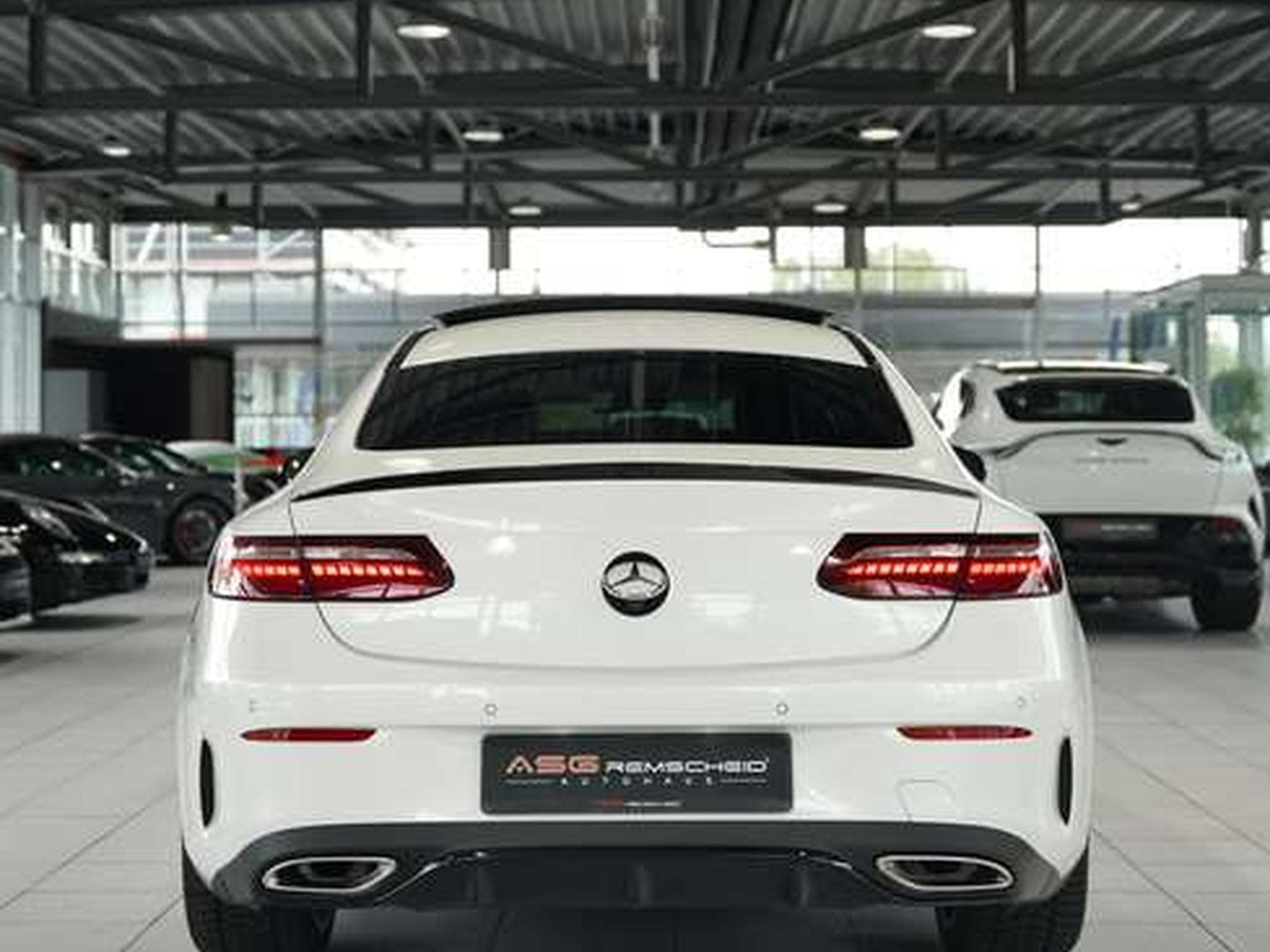 Mercedes E 300 Coupé AMG Line *20 *Pano*Night*KeyGo (2020) - Photo 10