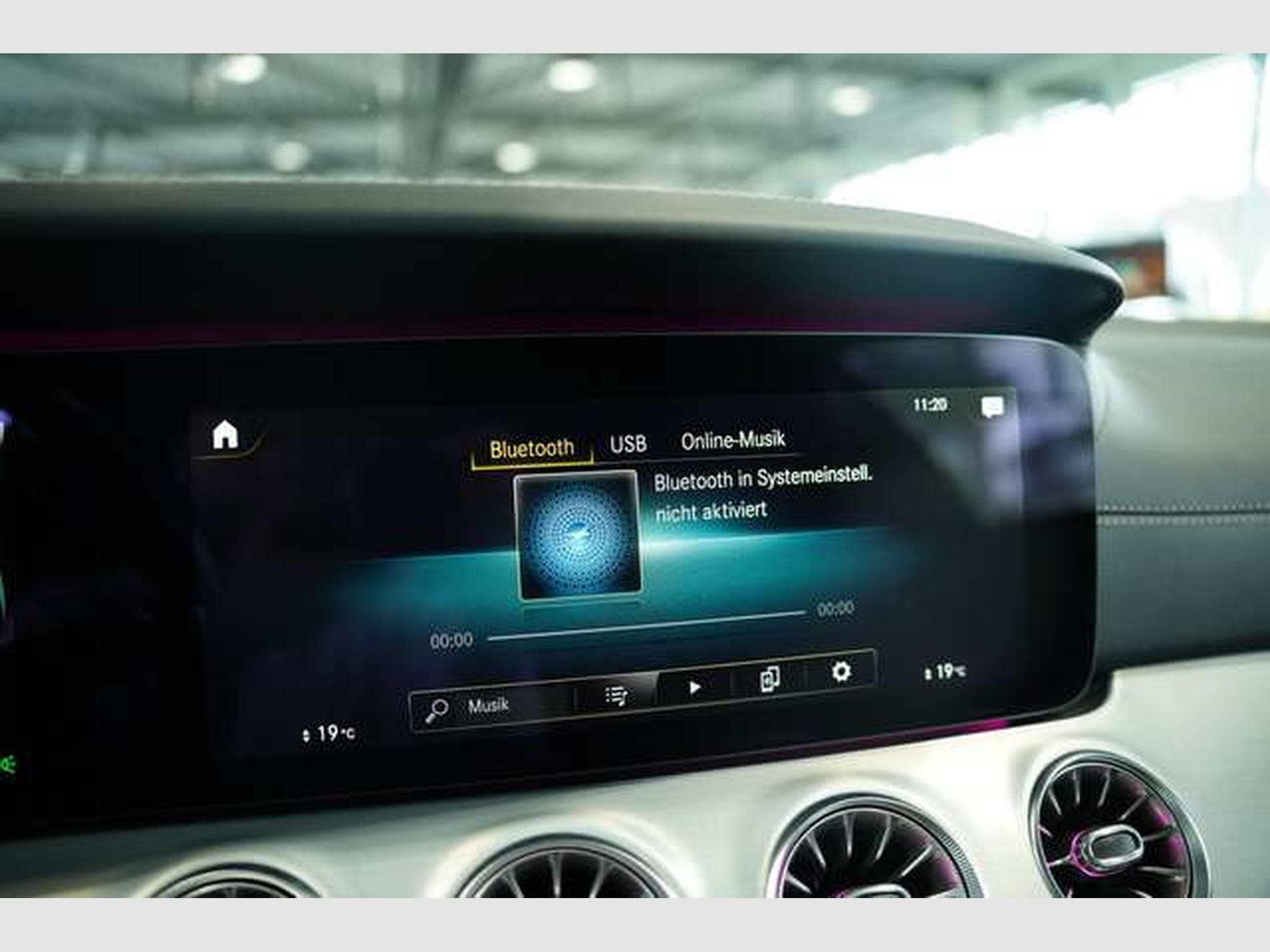 Mercedes E 300 Coupé AMG Line *20 *Pano*Night*KeyGo (2020) - Photo 36