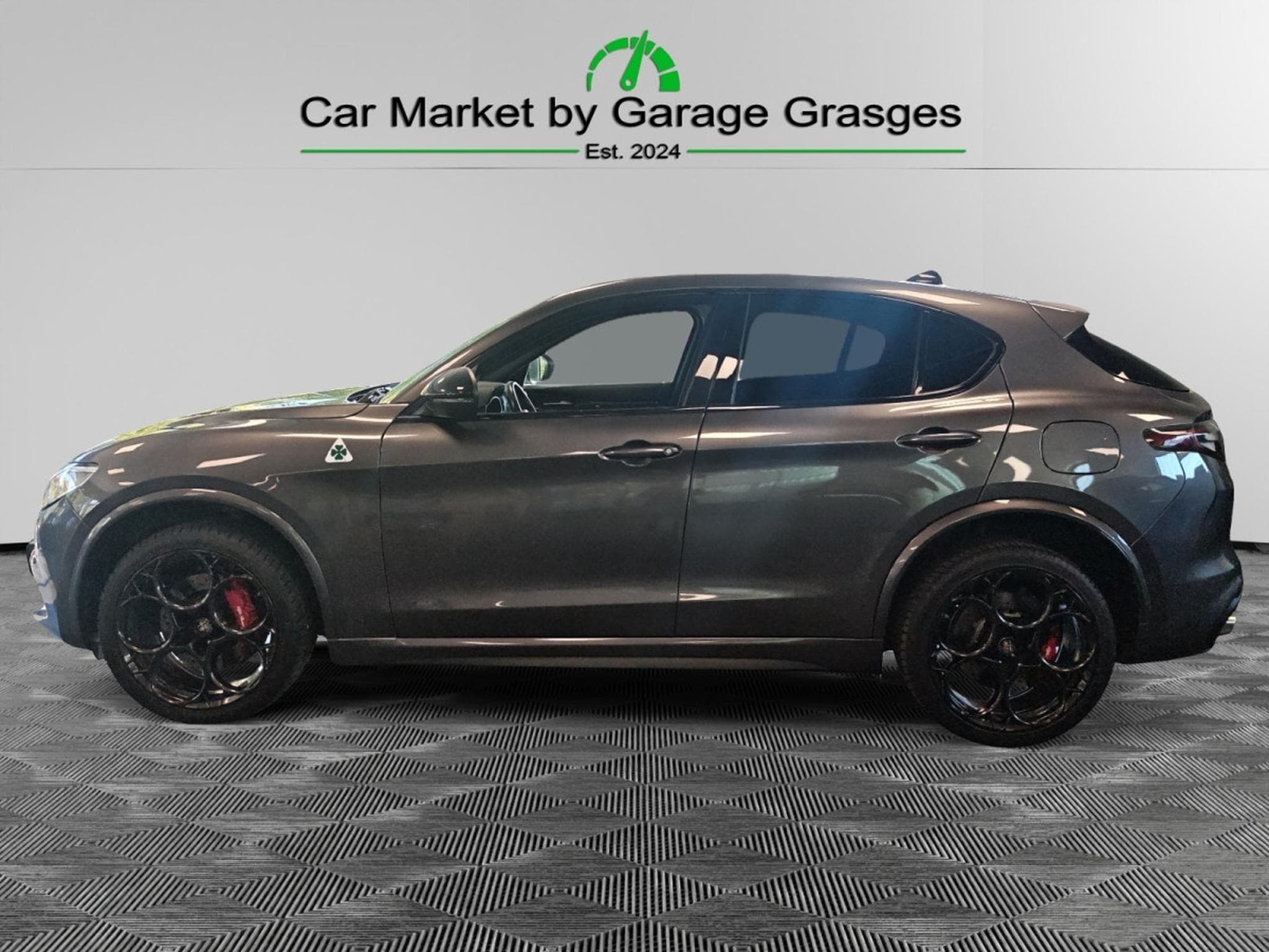 Alfa-Romeo Stelvio V6 2.9 Bi-Turbo AT8-Q4 (2023) - Photo 2