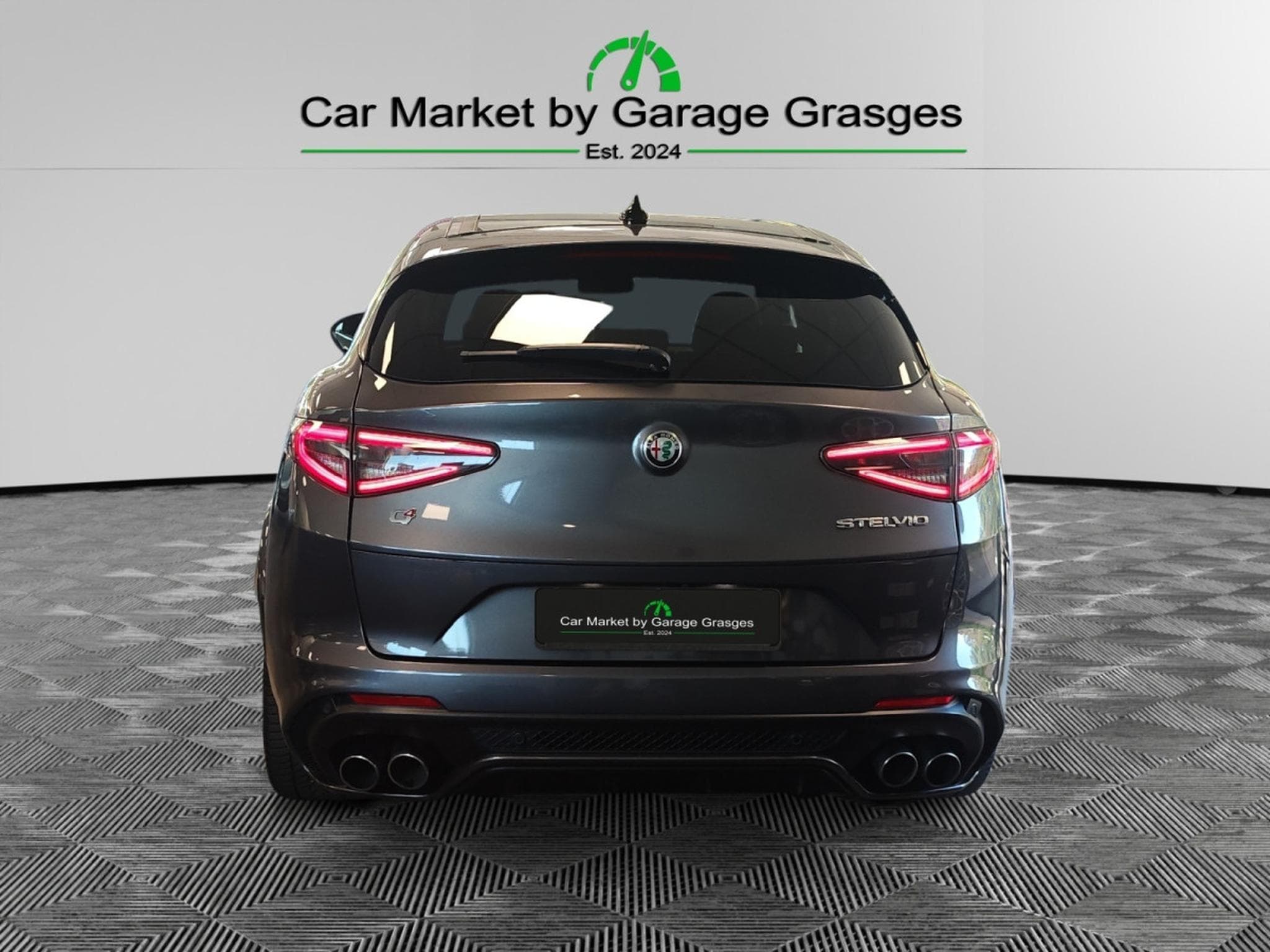Alfa-Romeo Stelvio V6 2.9 Bi-Turbo AT8-Q4 (2023) - Photo 4