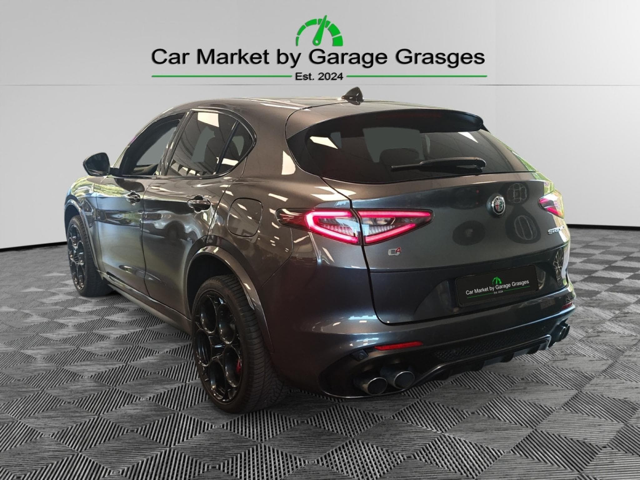 Alfa-Romeo Stelvio V6 2.9 Bi-Turbo AT8-Q4 (2023) - Photo 3