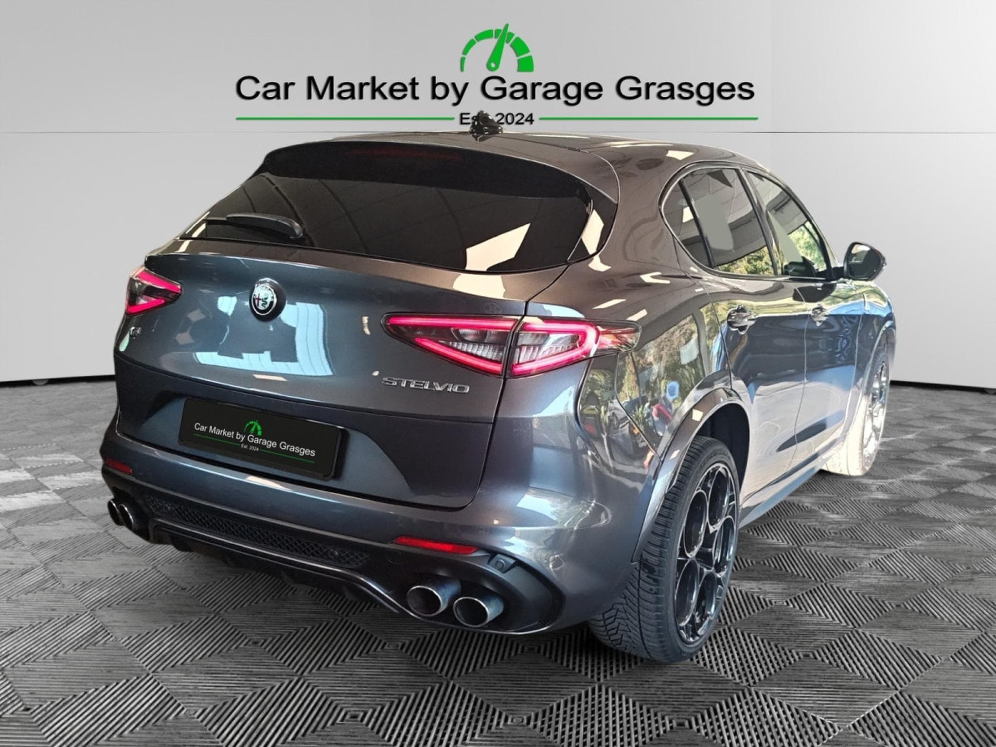 Alfa-Romeo Stelvio V6 2.9 Bi-Turbo AT8-Q4 (2023) - Photo 5