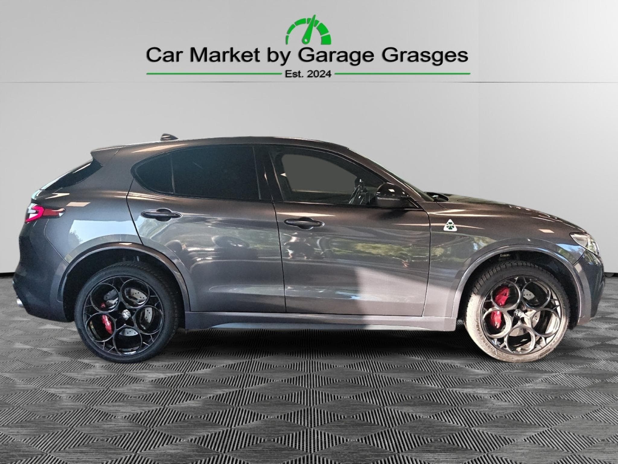 Alfa-Romeo Stelvio V6 2.9 Bi-Turbo AT8-Q4 (2023) - Photo 6