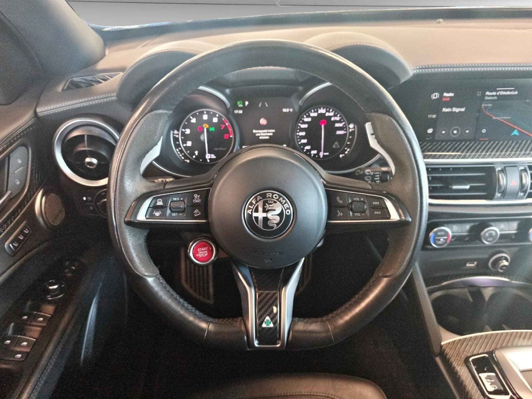 Alfa-Romeo Stelvio V6 2.9 Bi-Turbo AT8-Q4 (2023) - Photo 13