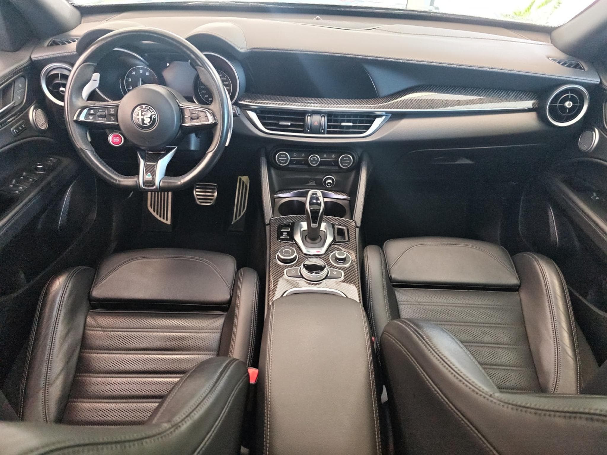 Alfa-Romeo Stelvio V6 2.9 Bi-Turbo AT8-Q4 (2023) - Photo 14