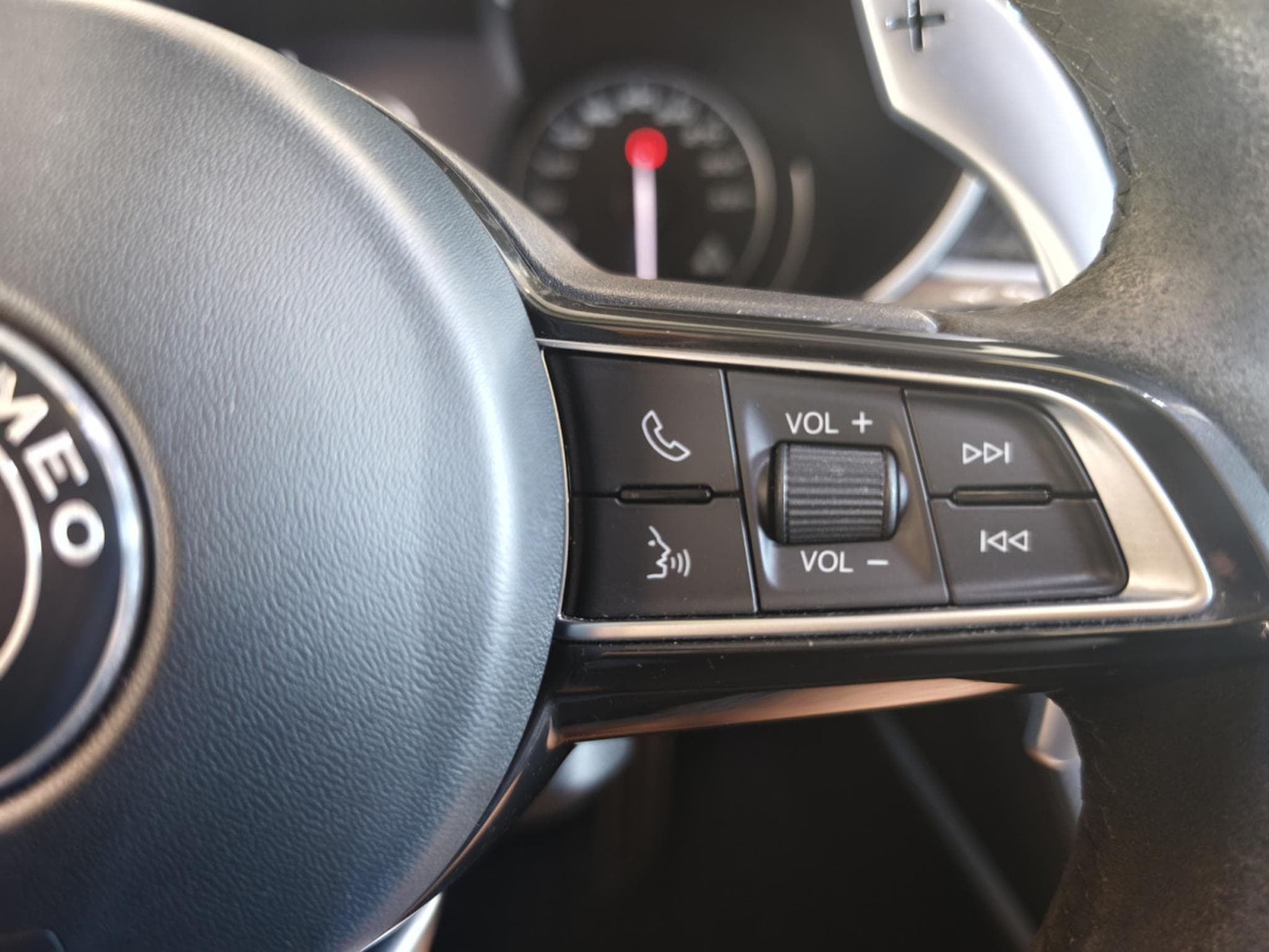 Alfa-Romeo Stelvio V6 2.9 Bi-Turbo AT8-Q4 (2023) - Photo 16