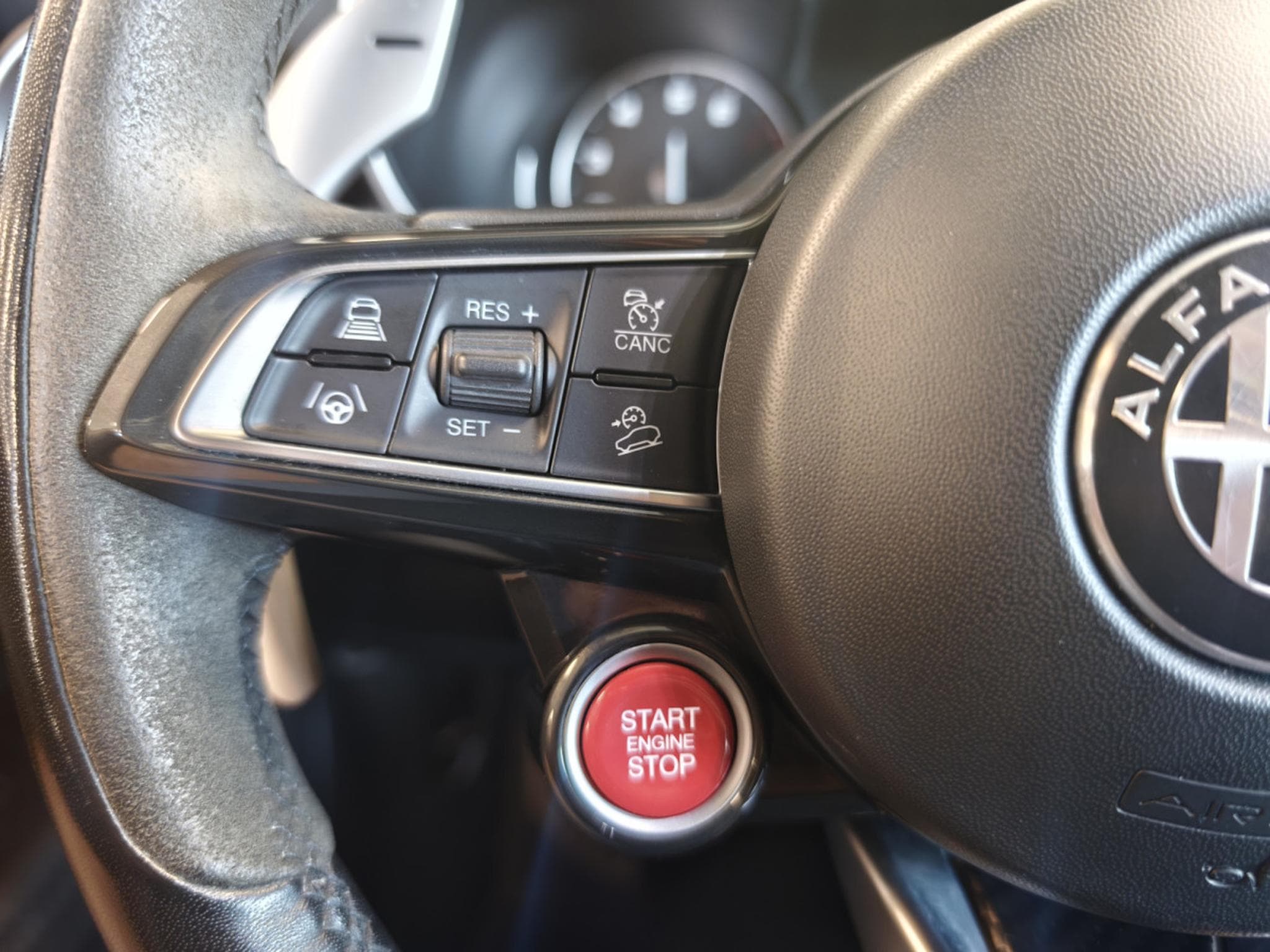 Alfa-Romeo Stelvio V6 2.9 Bi-Turbo AT8-Q4 (2023) - Photo 15