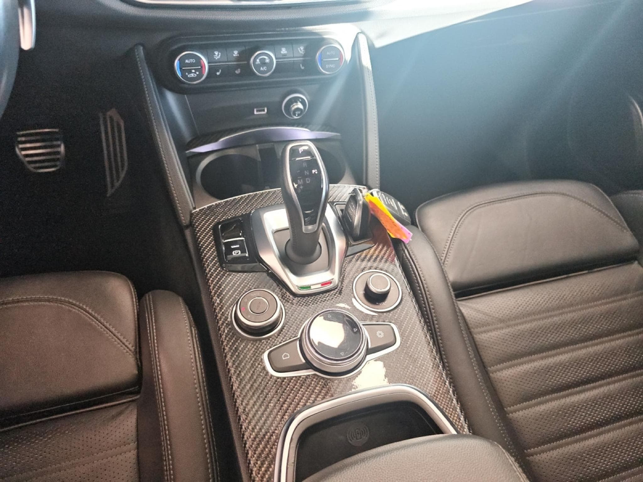 Alfa-Romeo Stelvio V6 2.9 Bi-Turbo AT8-Q4 (2023) - Photo 23