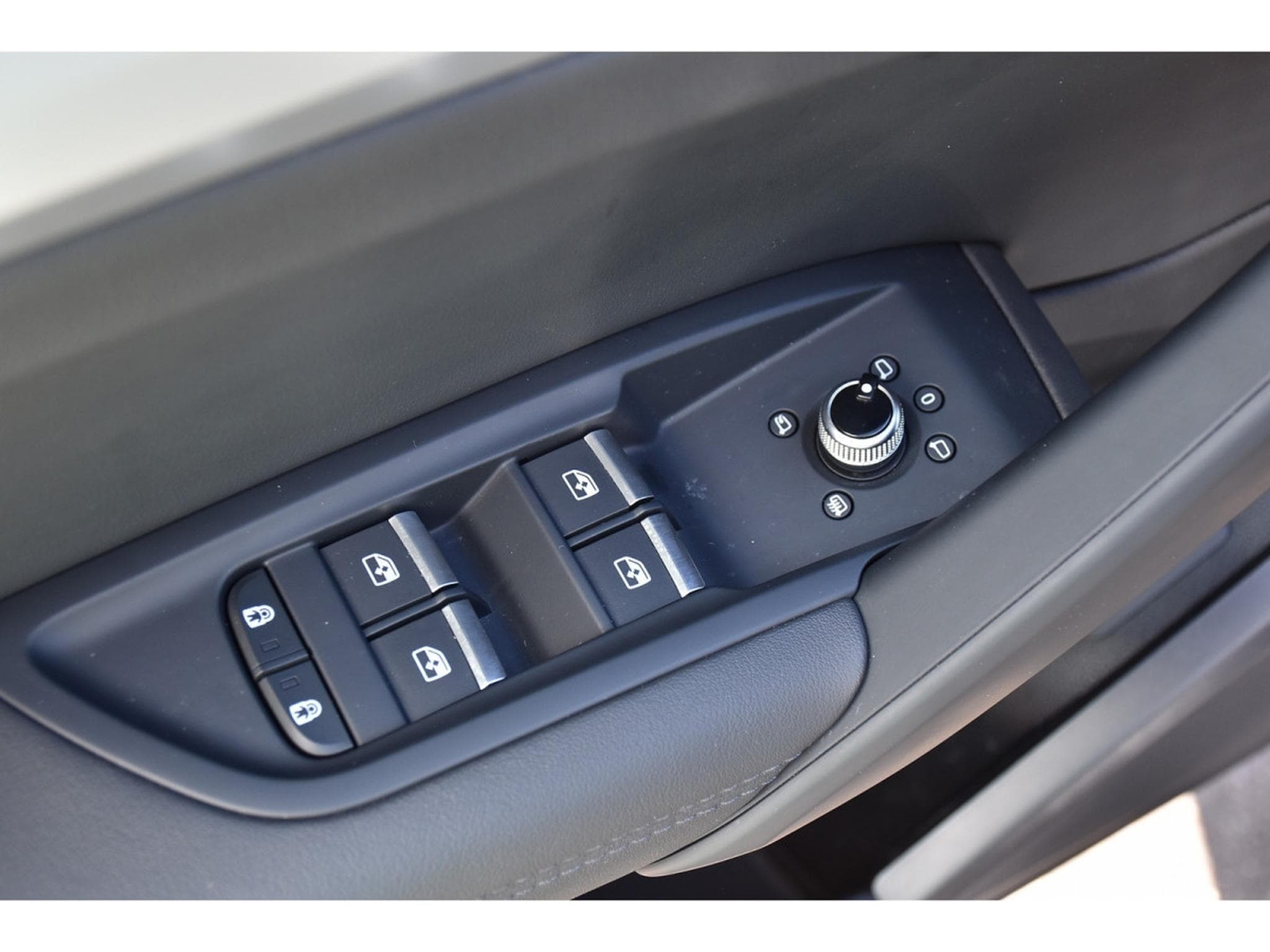 Audi Q5 50 TDI Quattro S-Line Tiptronic CUIR ACC ATT RMQ MATRIX 1° M (2023) - Foto 18
