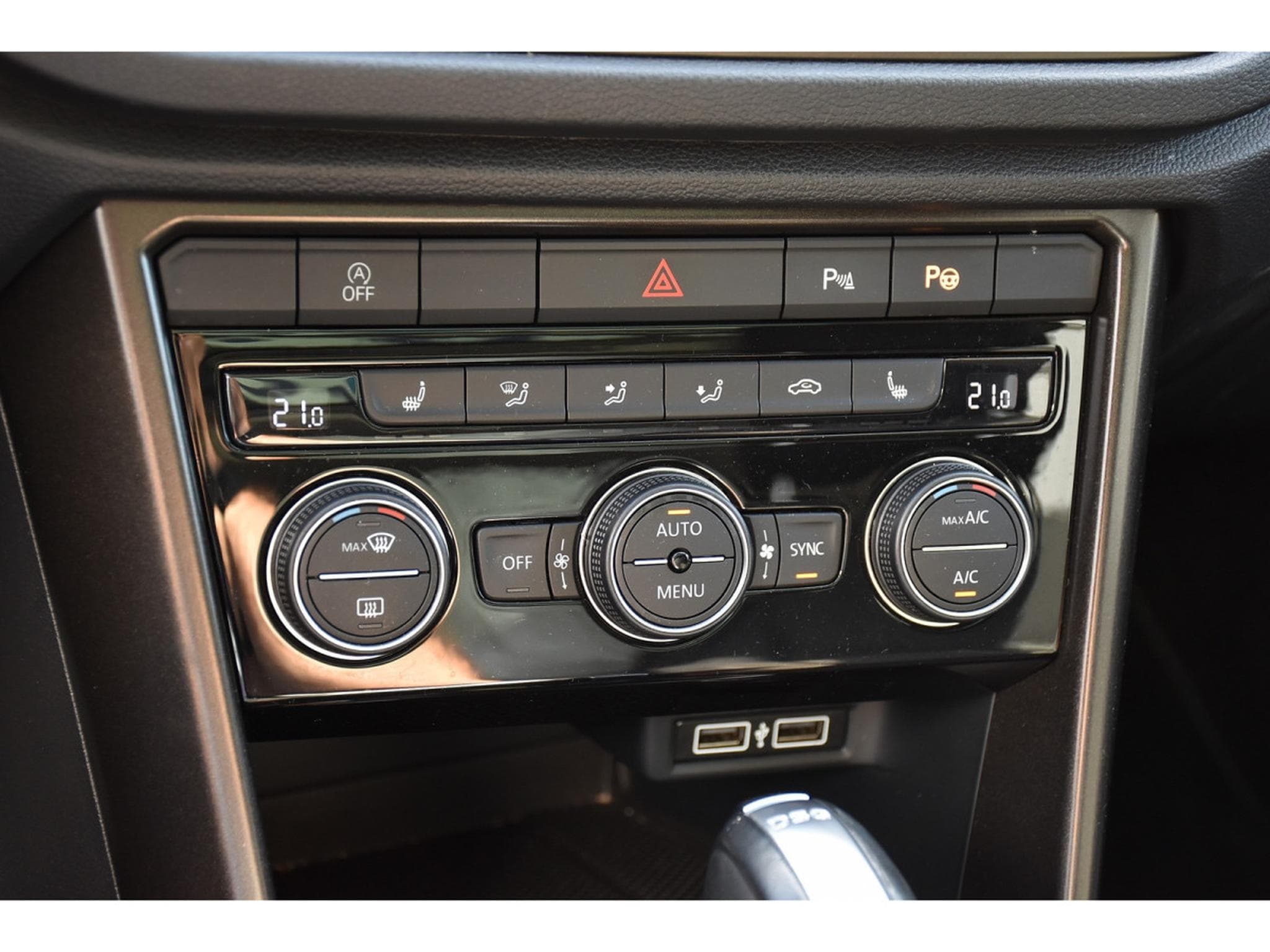 VW T-Roc 1.5 TSI Style DSG PANO ACC SIDE PARK CAM KEYLESS 1° MAIN (2018) - Foto 17