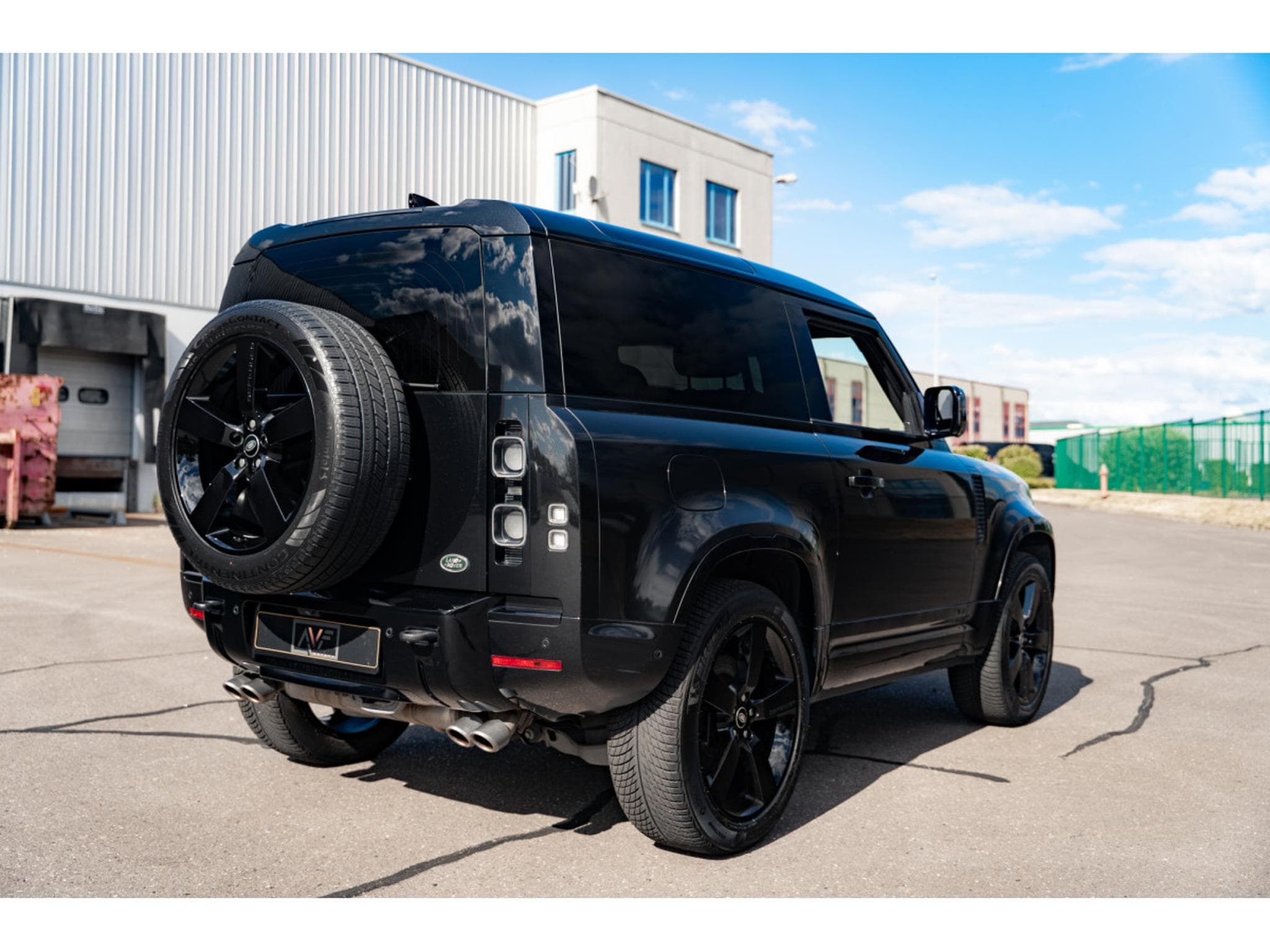 Land-Rover Defender 90 P525 BLACK PACK - V8 SUPERCHARGE (2022) - Photo 4