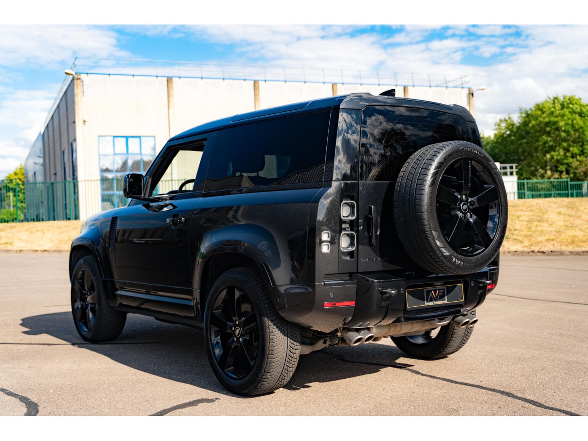 Land-Rover Defender 90 P525 BLACK PACK - V8 SUPERCHARGE (2022) - Photo 7