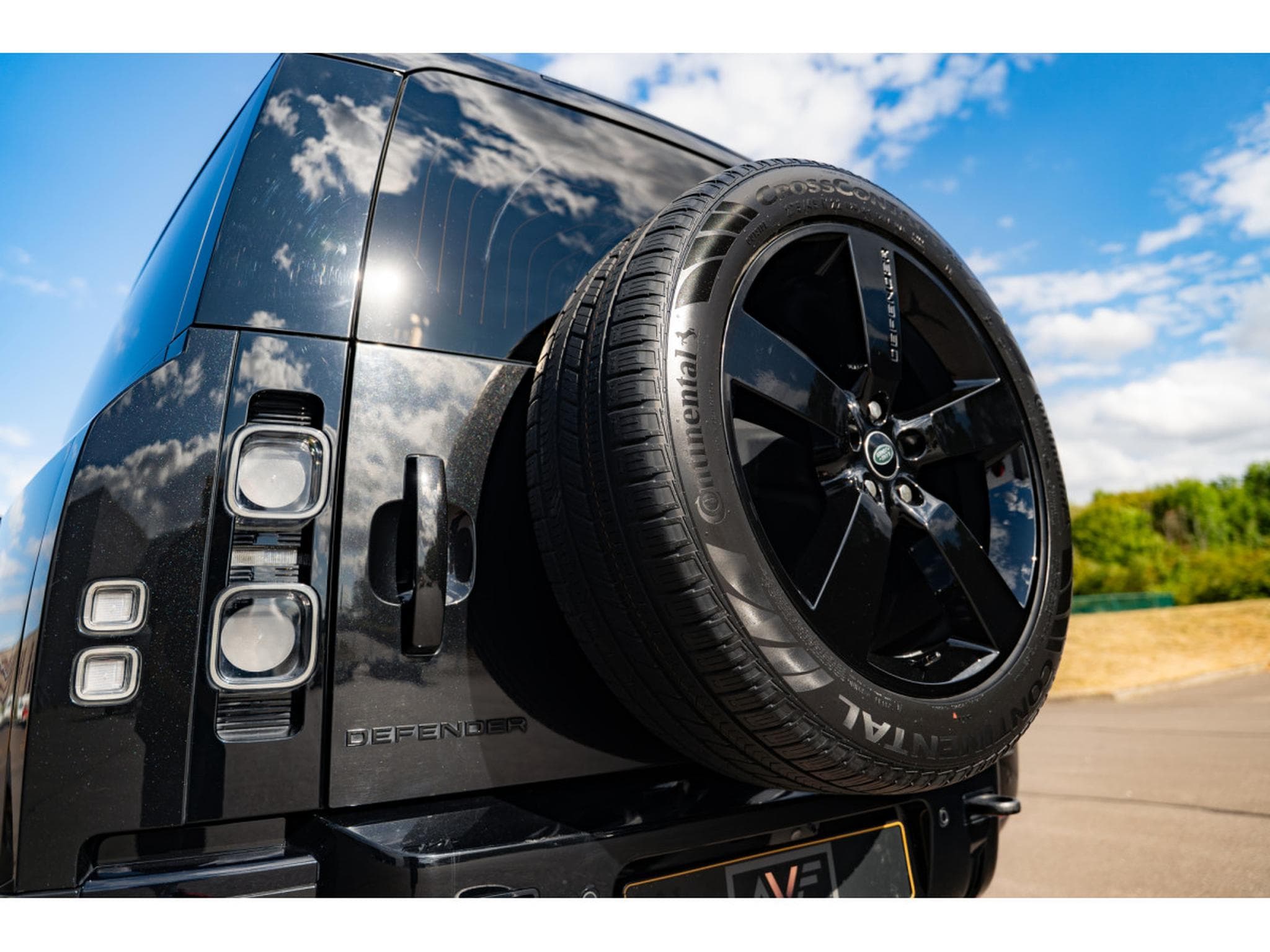 Land-Rover Defender 90 P525 BLACK PACK - V8 SUPERCHARGE (2022) - Photo 8