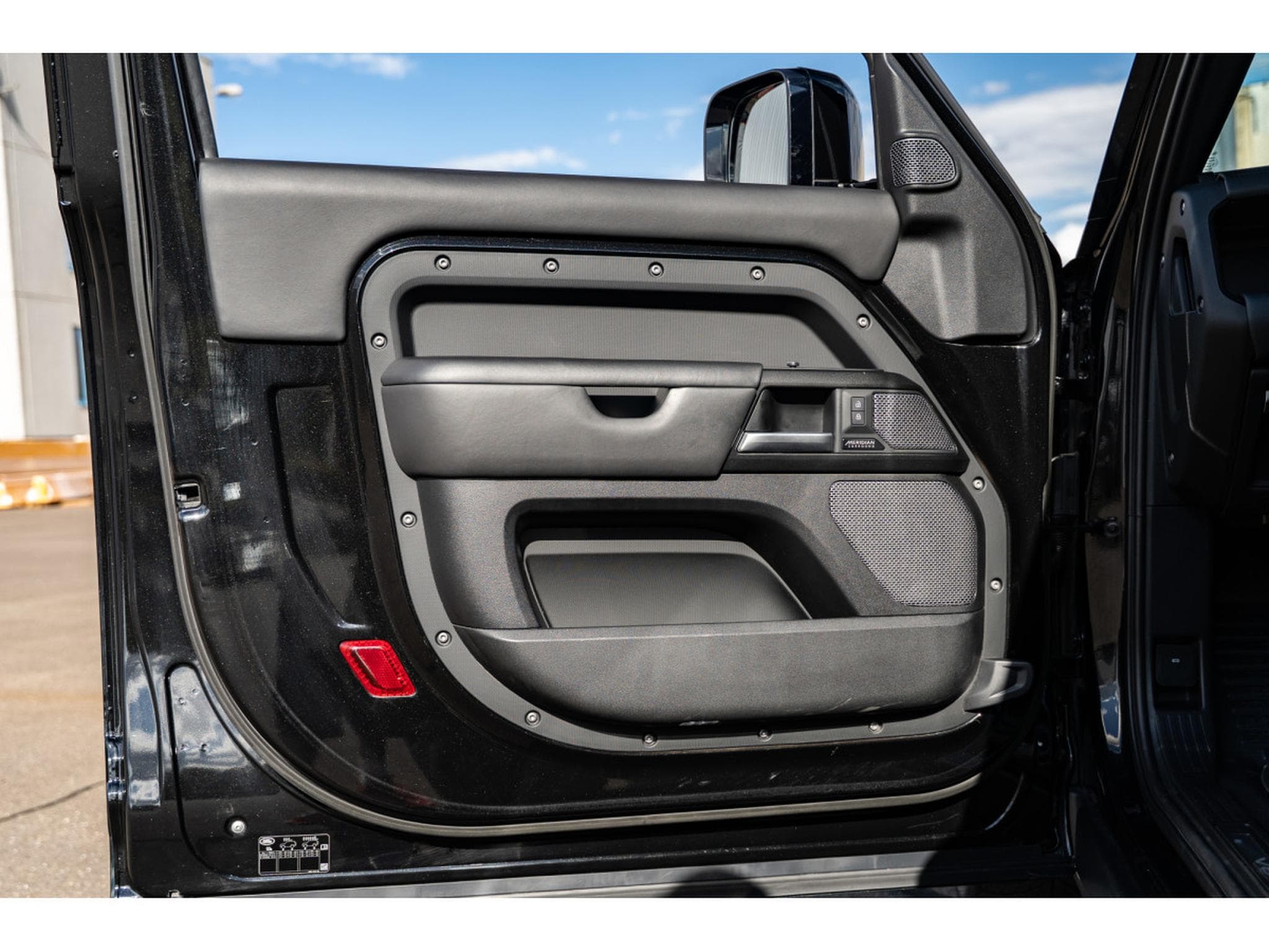 Land-Rover Defender 90 P525 BLACK PACK - V8 SUPERCHARGE (2022) - Photo 15