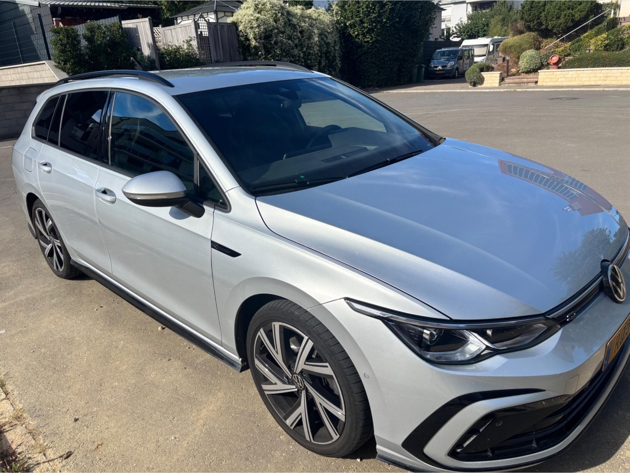 VW Golf VIII Variant R-Line (2022) - Photo 3