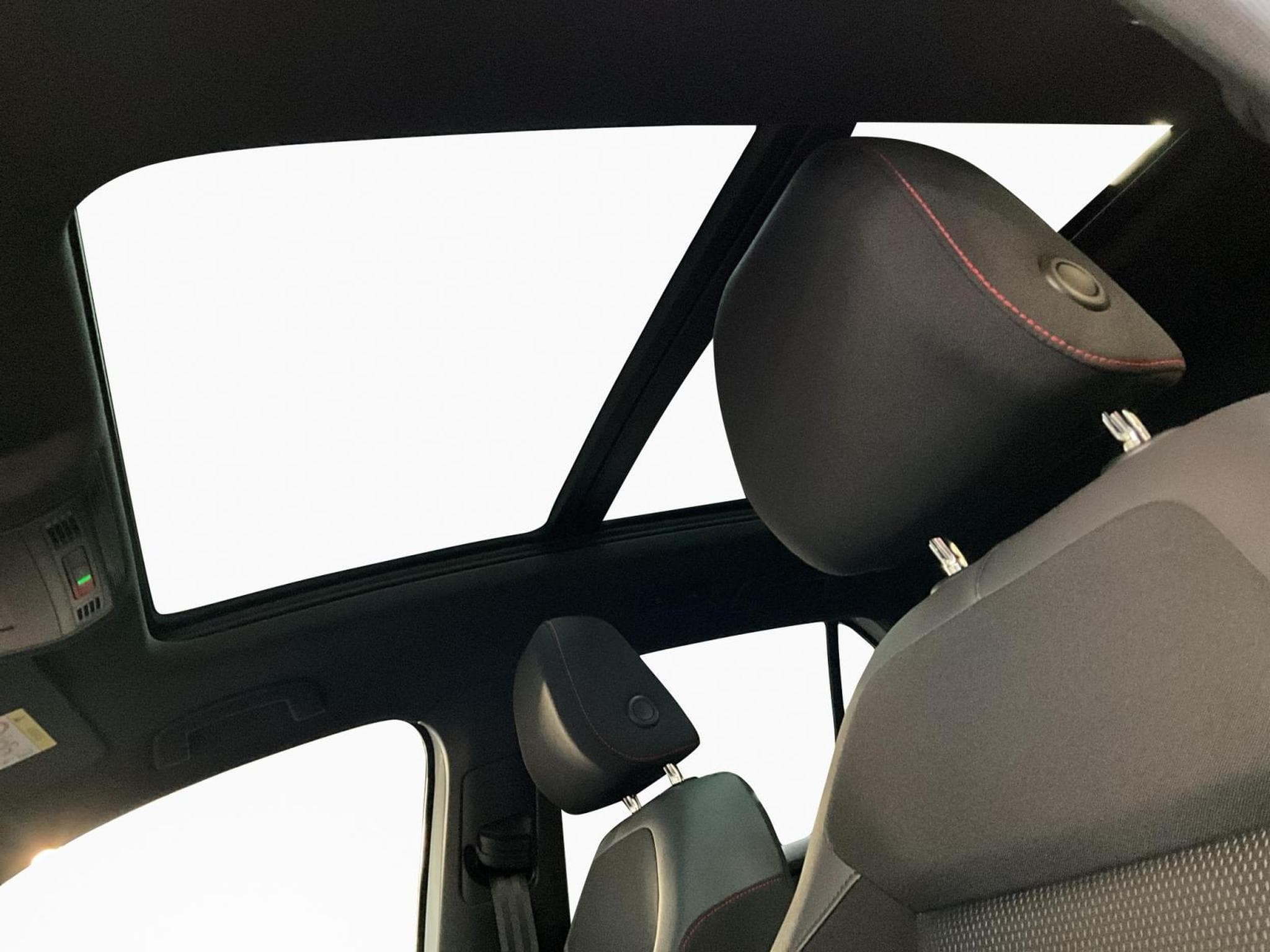 VW T-Roc Sport+DSG+Pano+LM17+P.Travel+P.Sport+P.Confort+Keyless (2021) - Photo 15