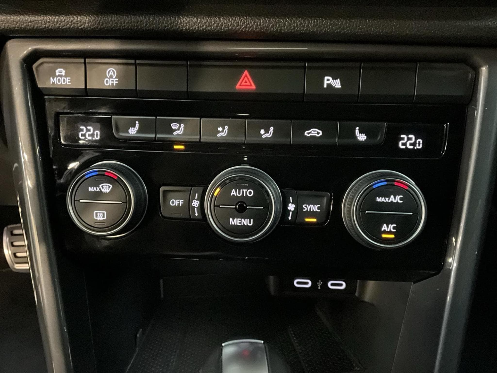 VW T-Roc Sport+DSG+Pano+LM17+P.Travel+P.Sport+P.Confort+Keyless (2021) - Photo 21