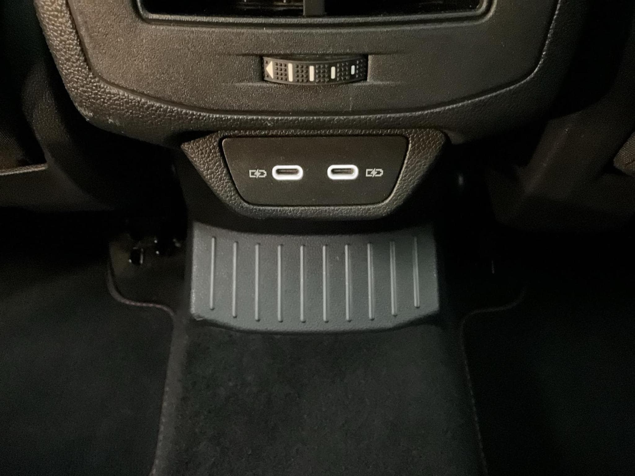 VW T-Roc Sport+DSG+Pano+LM17+P.Travel+P.Sport+P.Confort+Keyless (2021) - Photo 22