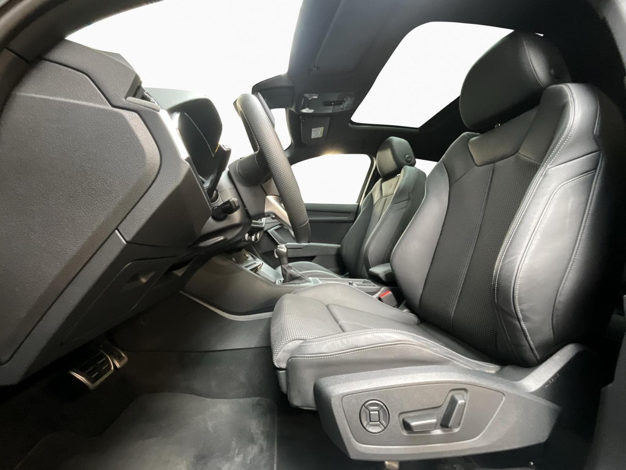 Audi Q3 SB+S-Line+40TFSI+Quattro+S-Tronic+Pano+P.Premium (2025) - Photo 9