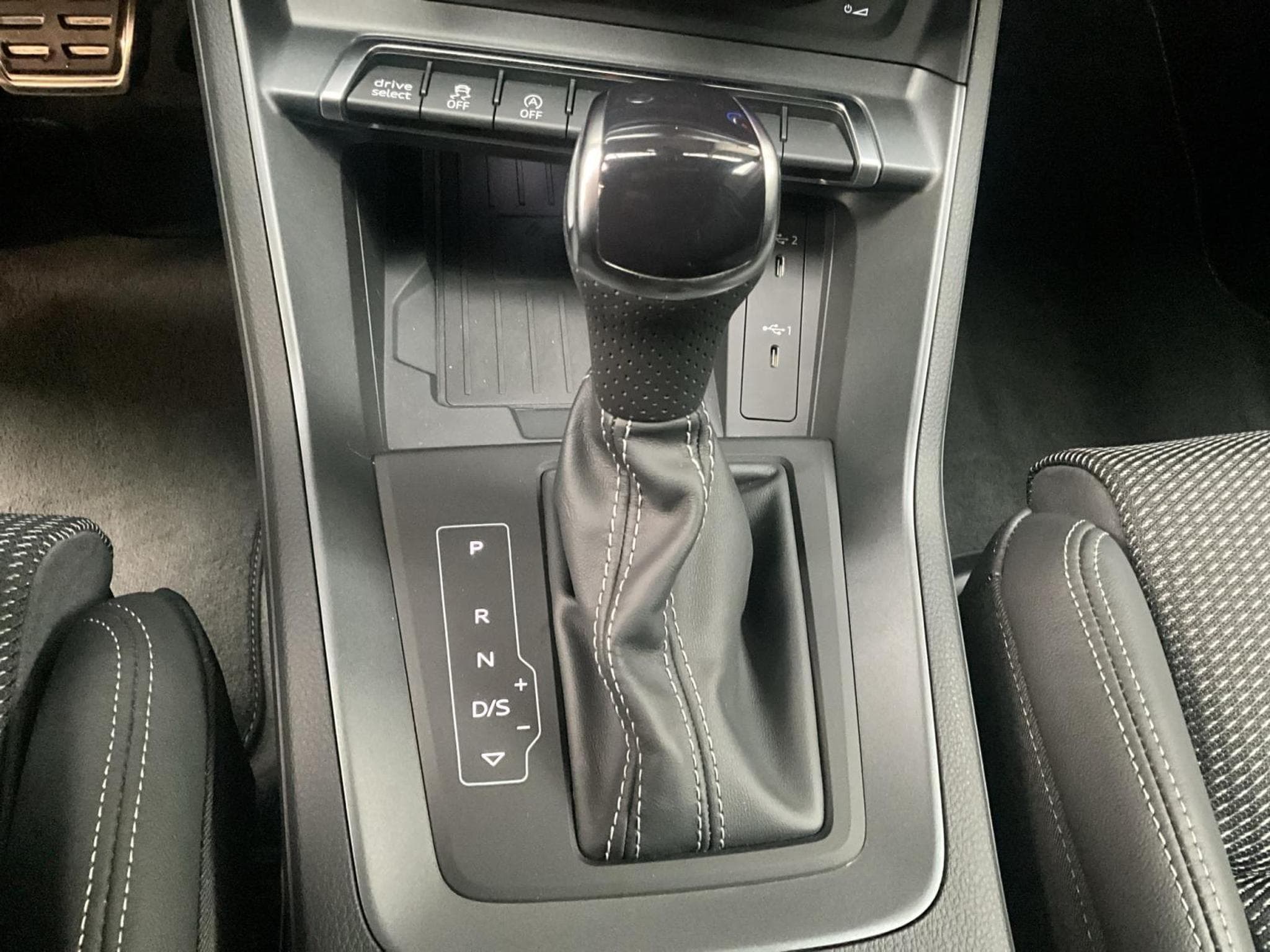 Audi Q3 SB+S-Line+40TFSI+Quattro+S-Tronic+Pano+P.Premium (2025) - Photo 12