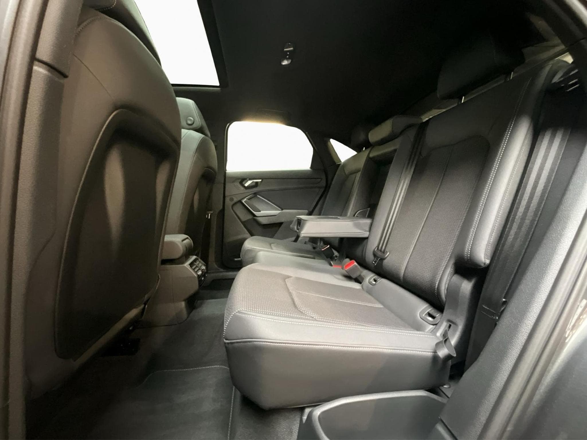 Audi Q3 SB+S-Line+40TFSI+Quattro+S-Tronic+Pano+P.Premium (2025) - Photo 16