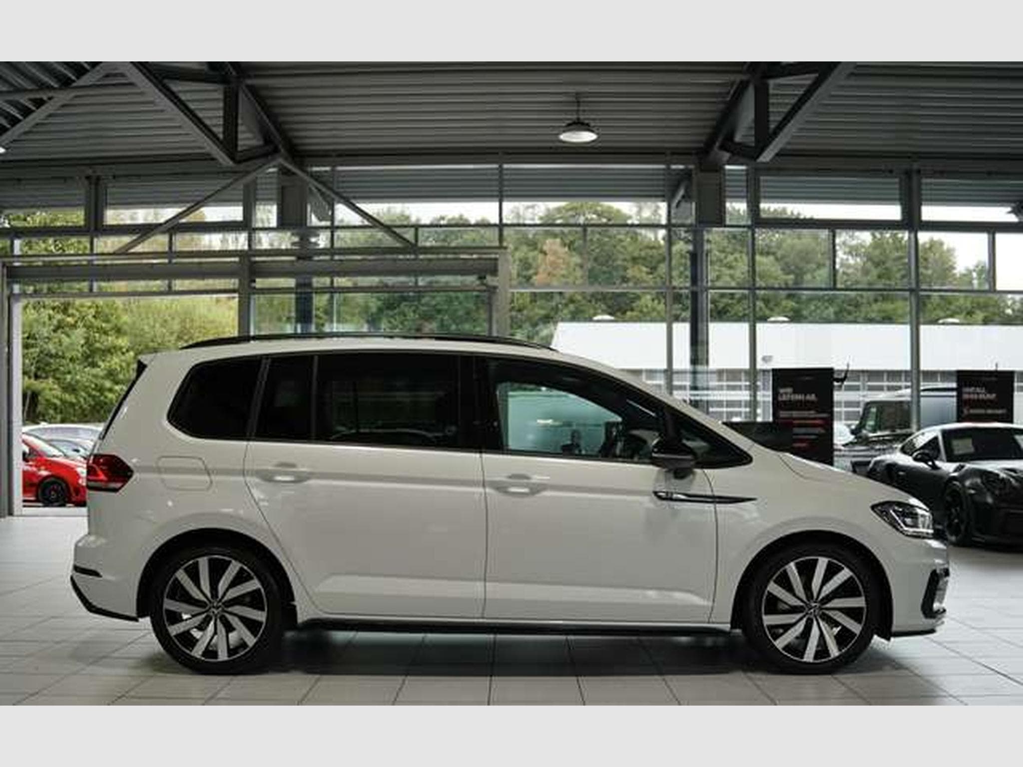 VW Touran R Line *ACC *Pano *Standhzg *AHK *Kamera (2021) - Foto 7