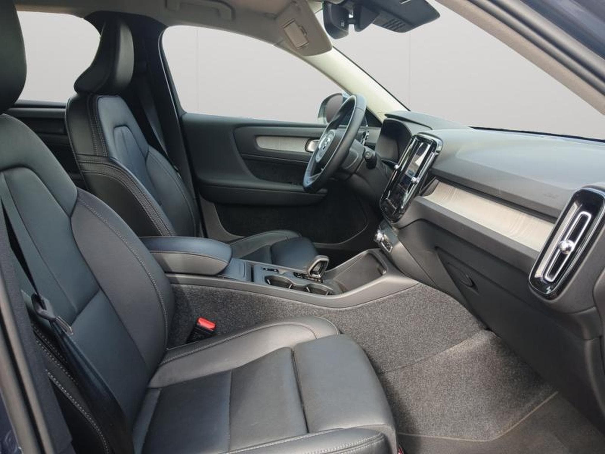Volvo XC40 B3 Core 2026 / Essence (2025) - Photo 15